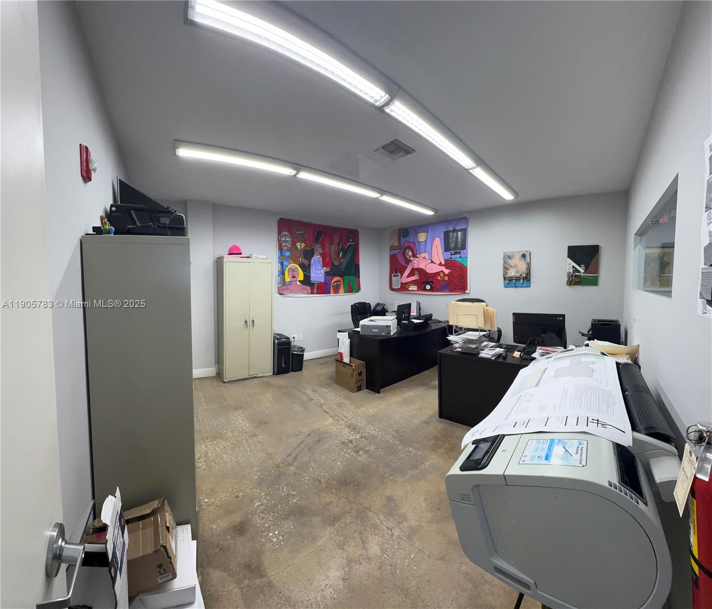   /   sq. ft. $ 2025-10-30 0 foto