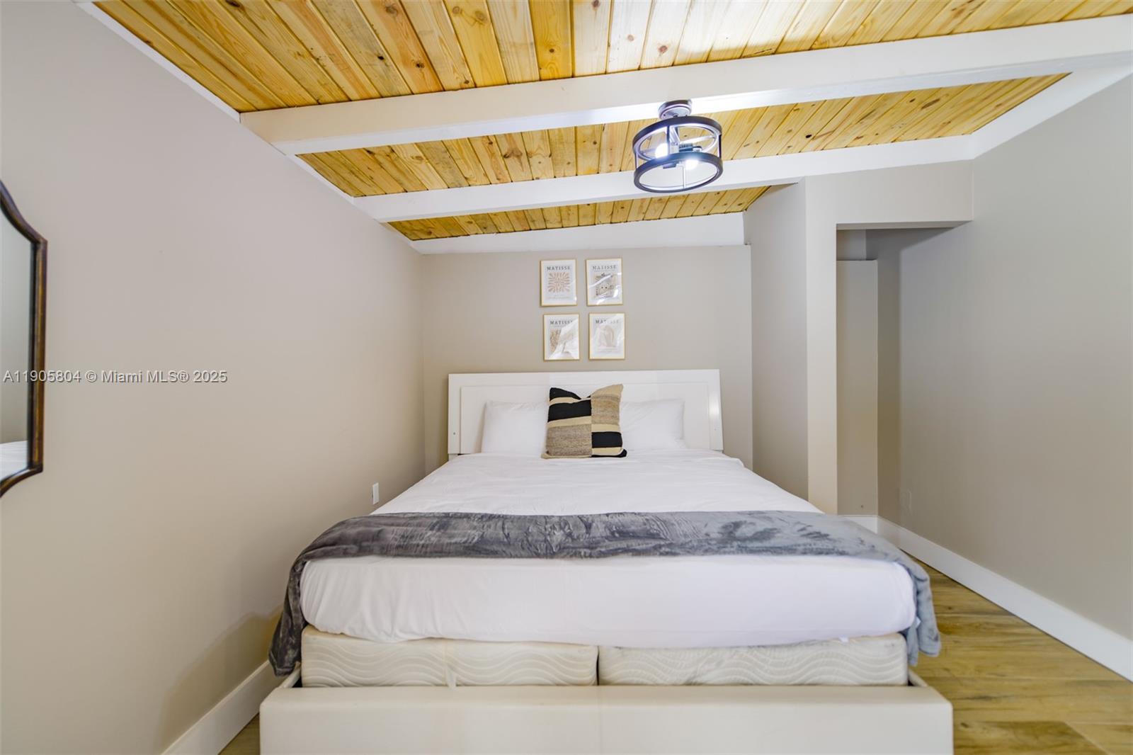 2443 3 / 3 1716 кв.футов $ 2025-11-11 0 Фото