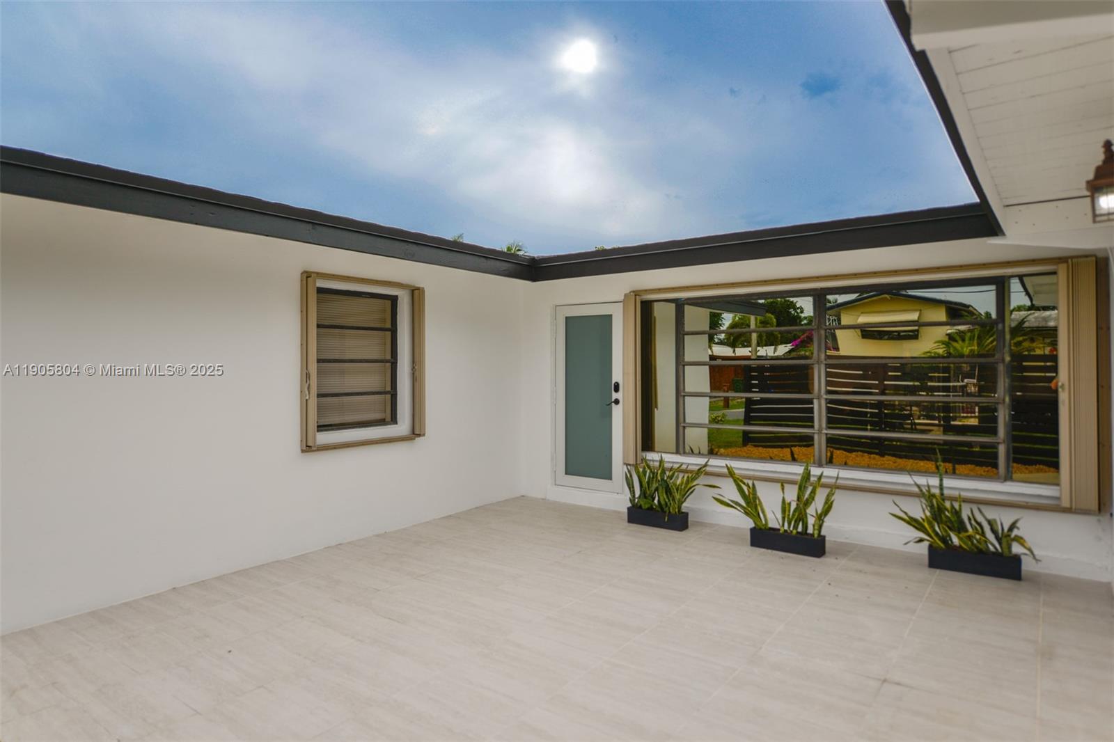 2443 3 / 3 1716 кв.футов $ 2025-11-11 0 Фото