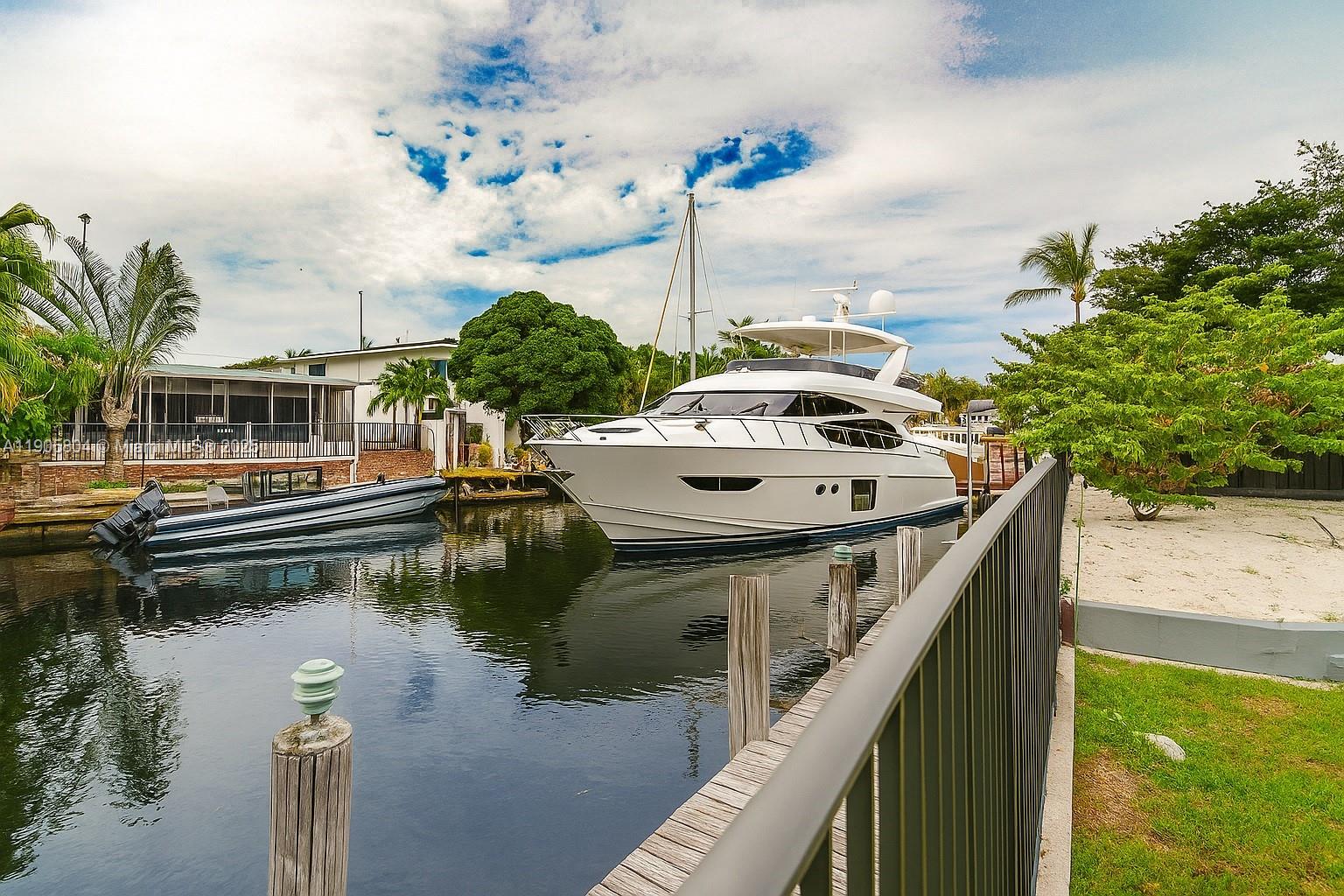 2443 3 / 3 1716 кв.футов $ 2025-11-11 0 Фото