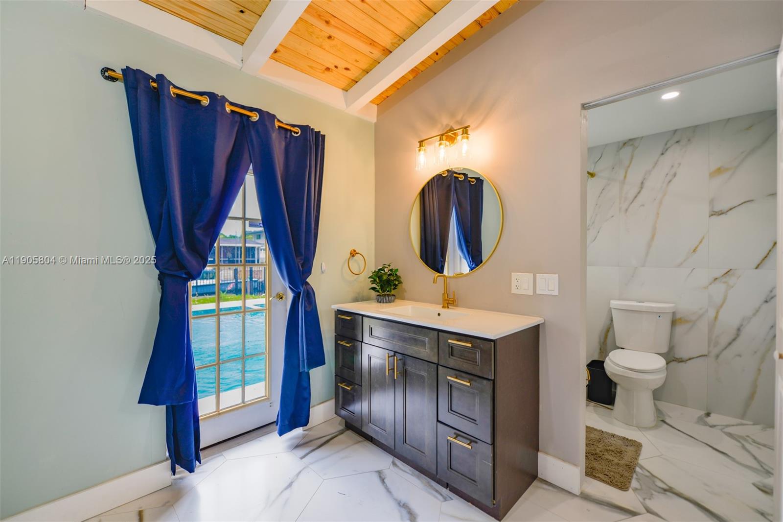 2443 3 / 3 1716 кв.футов $ 2025-11-11 0 Фото