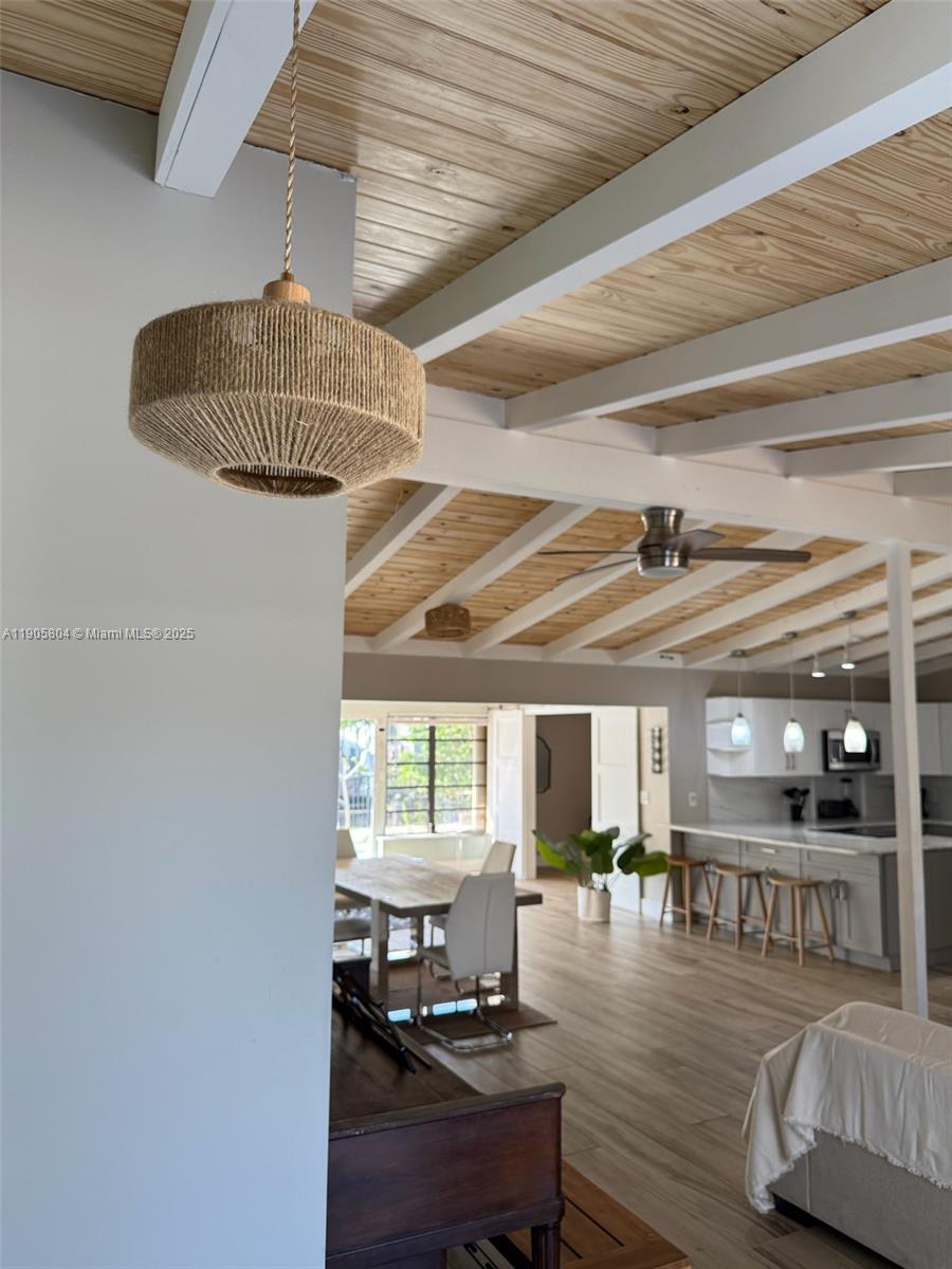 2443 3 / 3 1716 кв.футов $ 2025-11-11 0 Фото