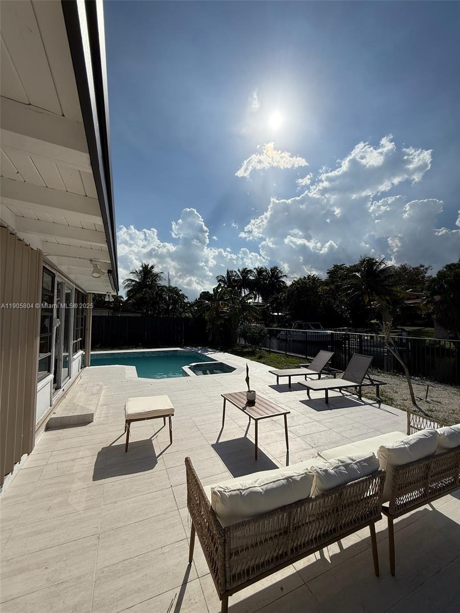 2443 3 / 3 1716 кв.футов $ 2025-11-11 0 Фото