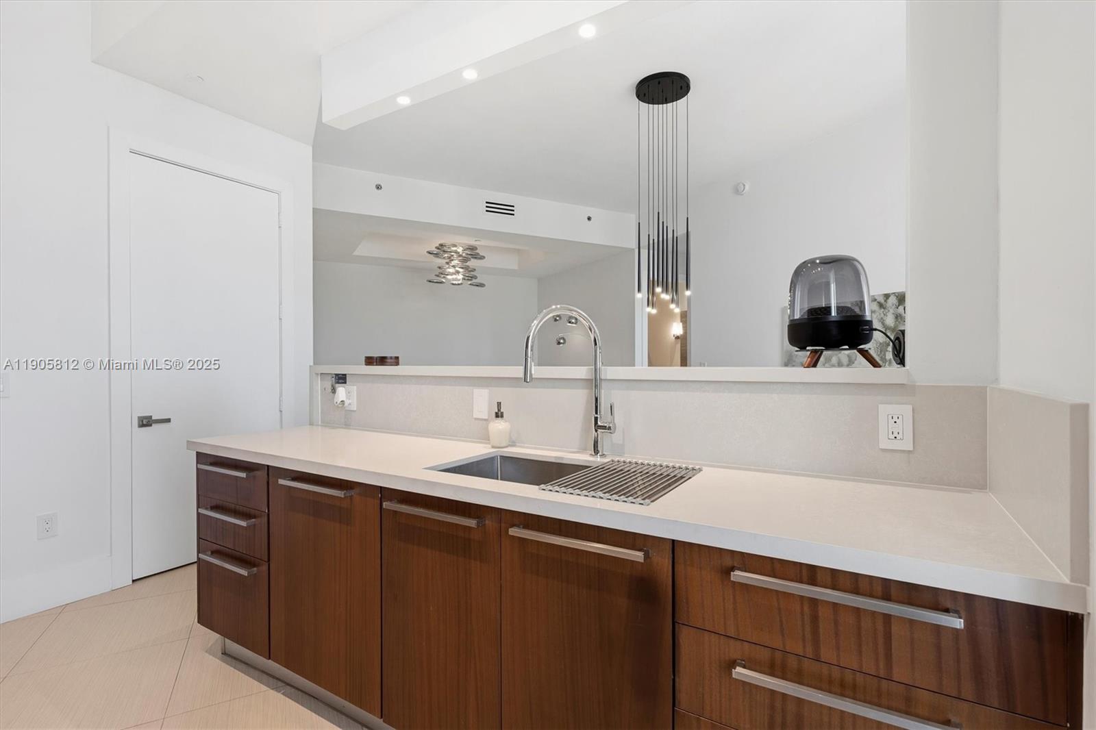 See details 3405 2 / 2 1463 sq. ft. $ 2025-10-30 0 Photo