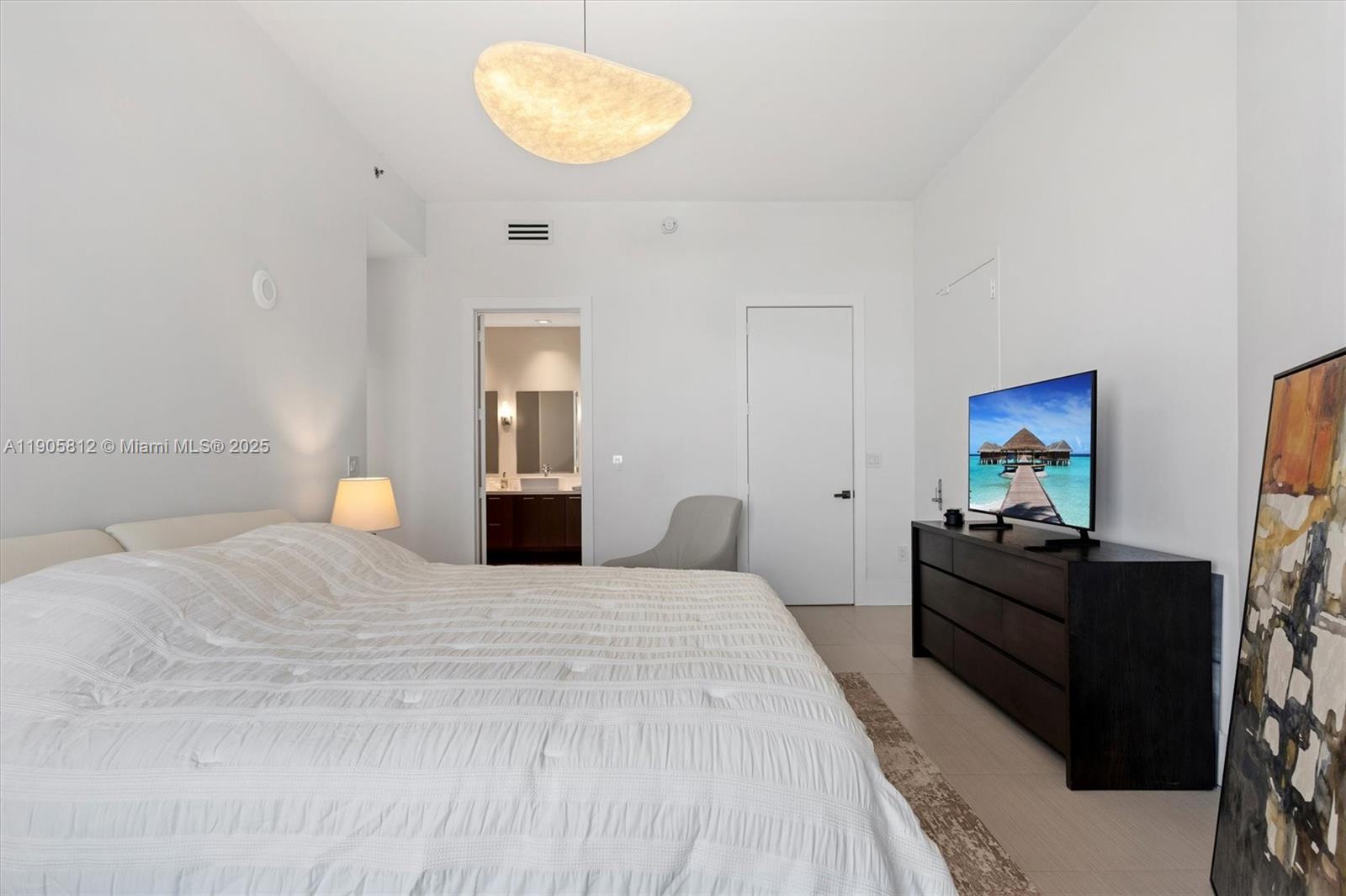 See details 3405 2 / 2 1463 sq. ft. $ 2025-10-30 0 Photo