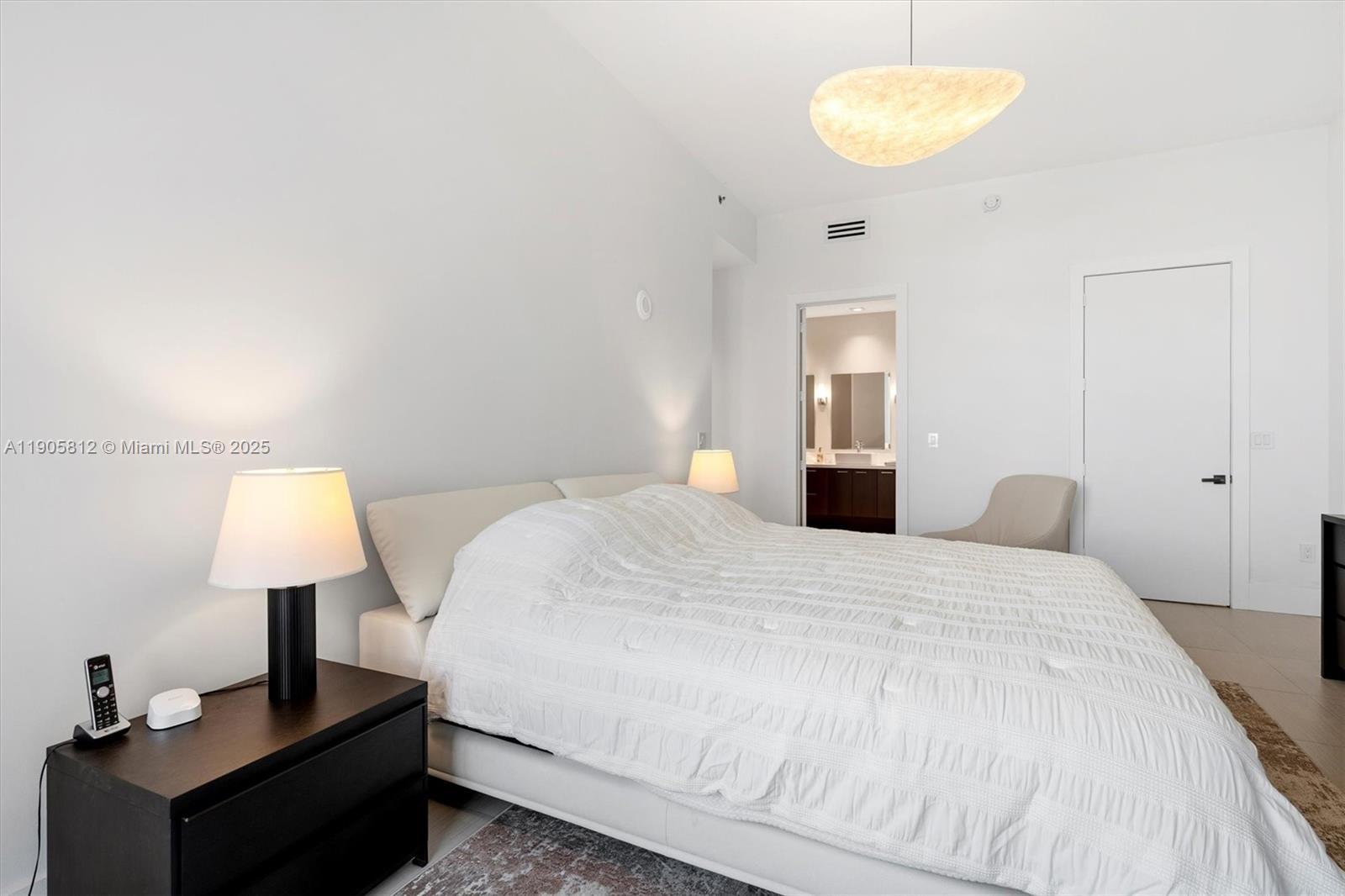 See details 3405 2 / 2 1463 sq. ft. $ 2025-10-30 0 Photo