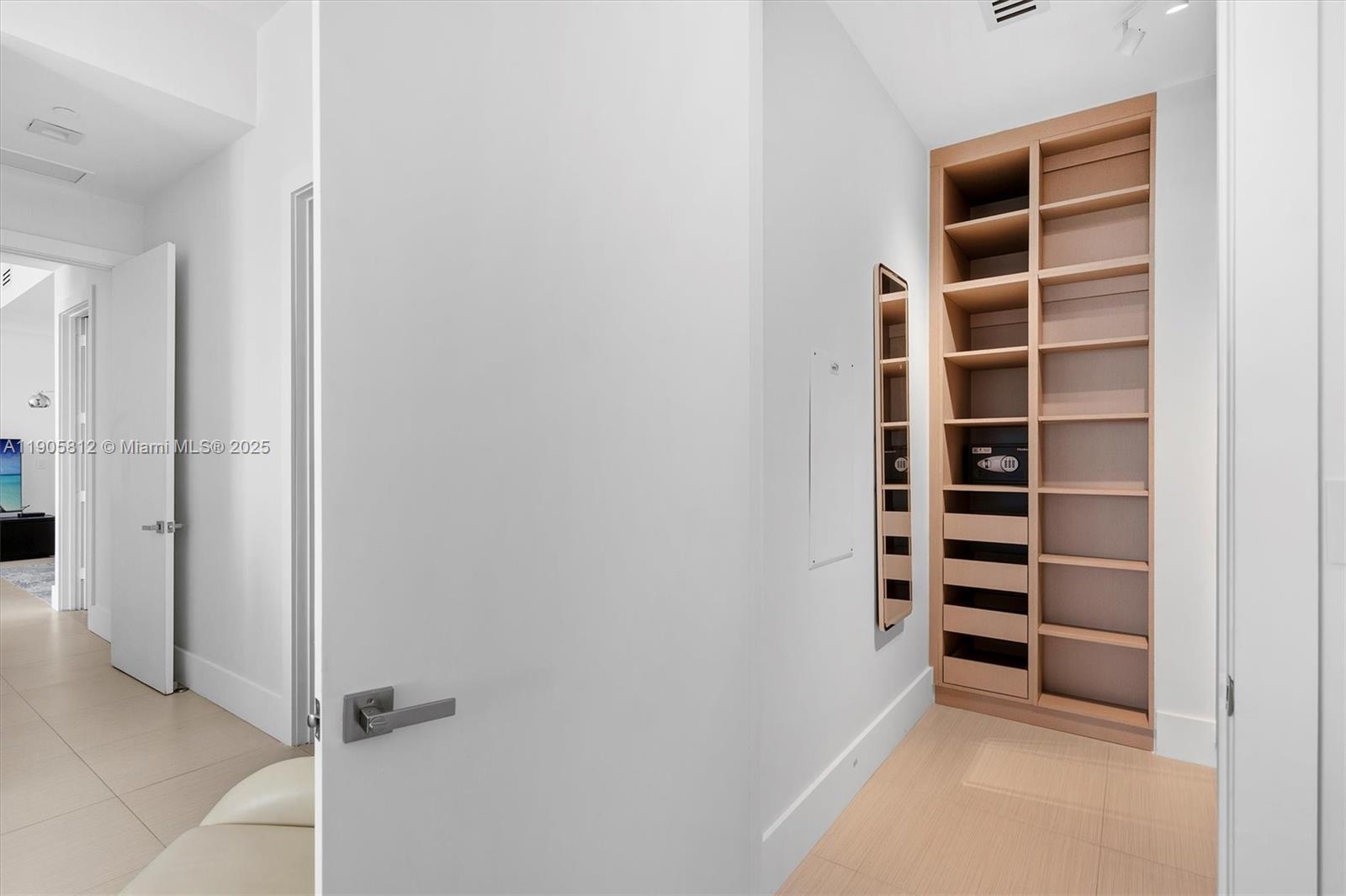 See details 3405 2 / 2 1463 sq. ft. $ 2025-10-30 0 Photo