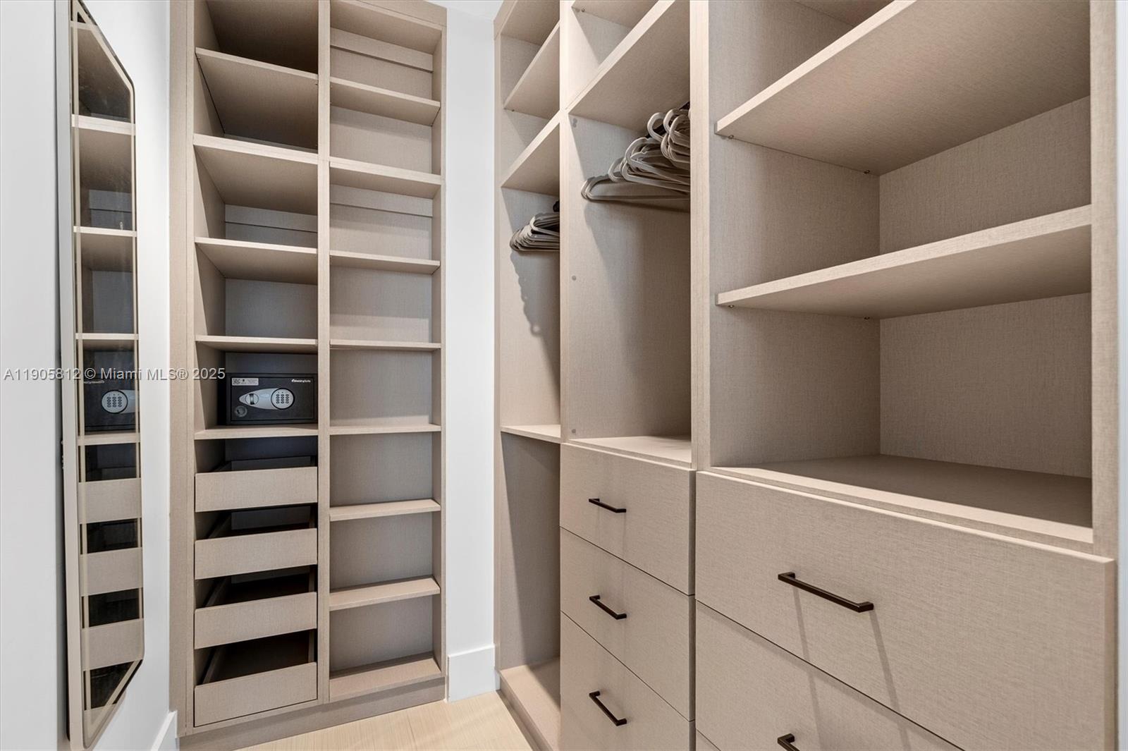 See details 3405 2 / 2 1463 sq. ft. $ 2025-10-30 0 Photo