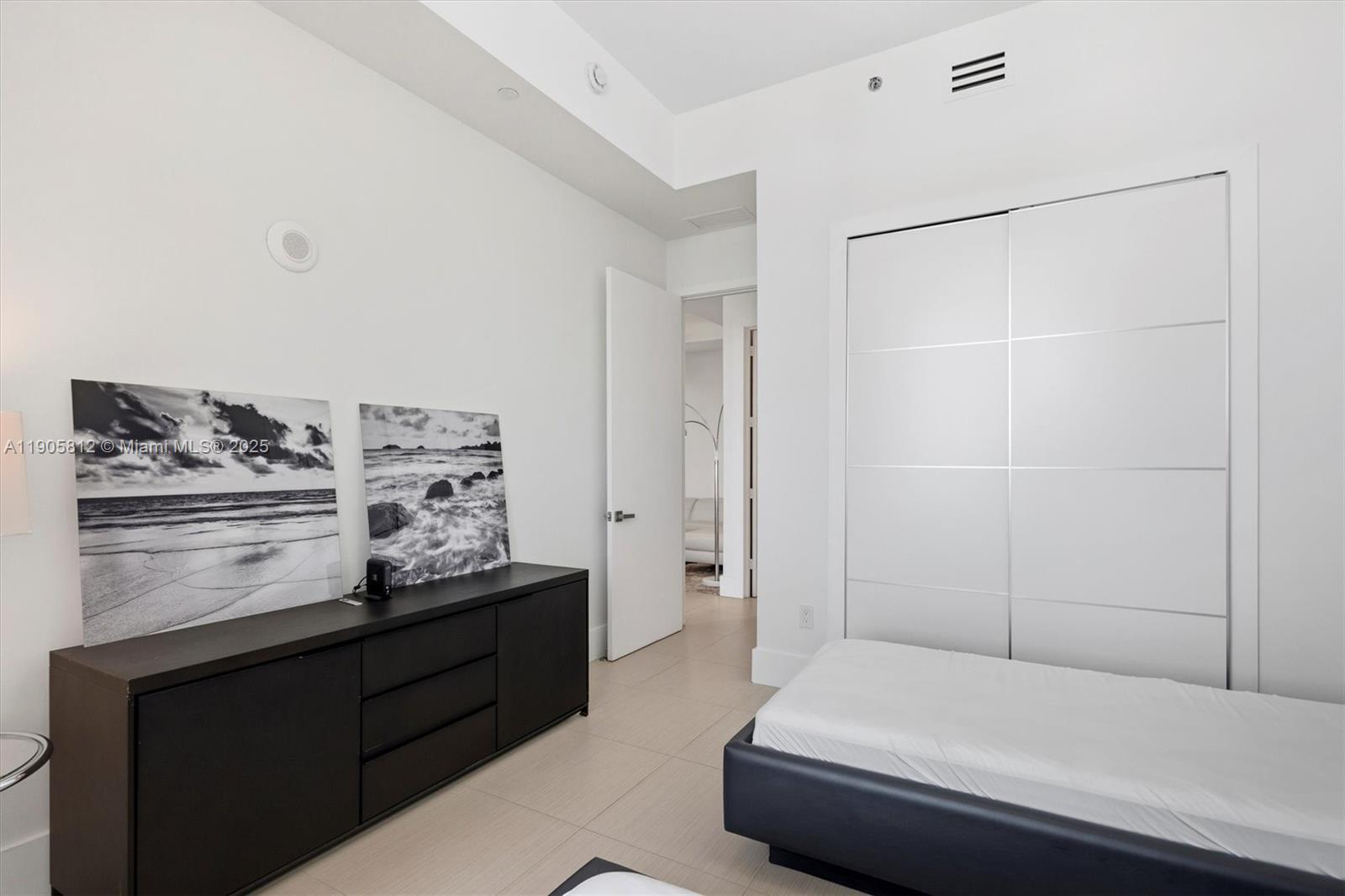 See details 3405 2 / 2 1463 sq. ft. $ 2025-10-30 0 Photo