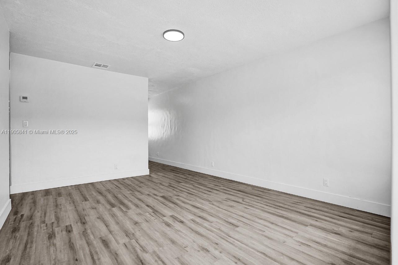   /  1382 sq. ft. $ 2025-10-31 0 Photo