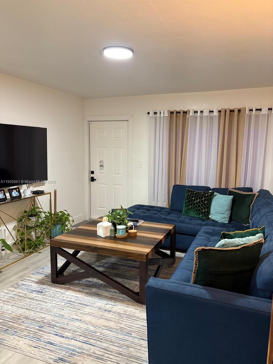   /  1382 sq. ft. $ 2025-10-31 0 Photo