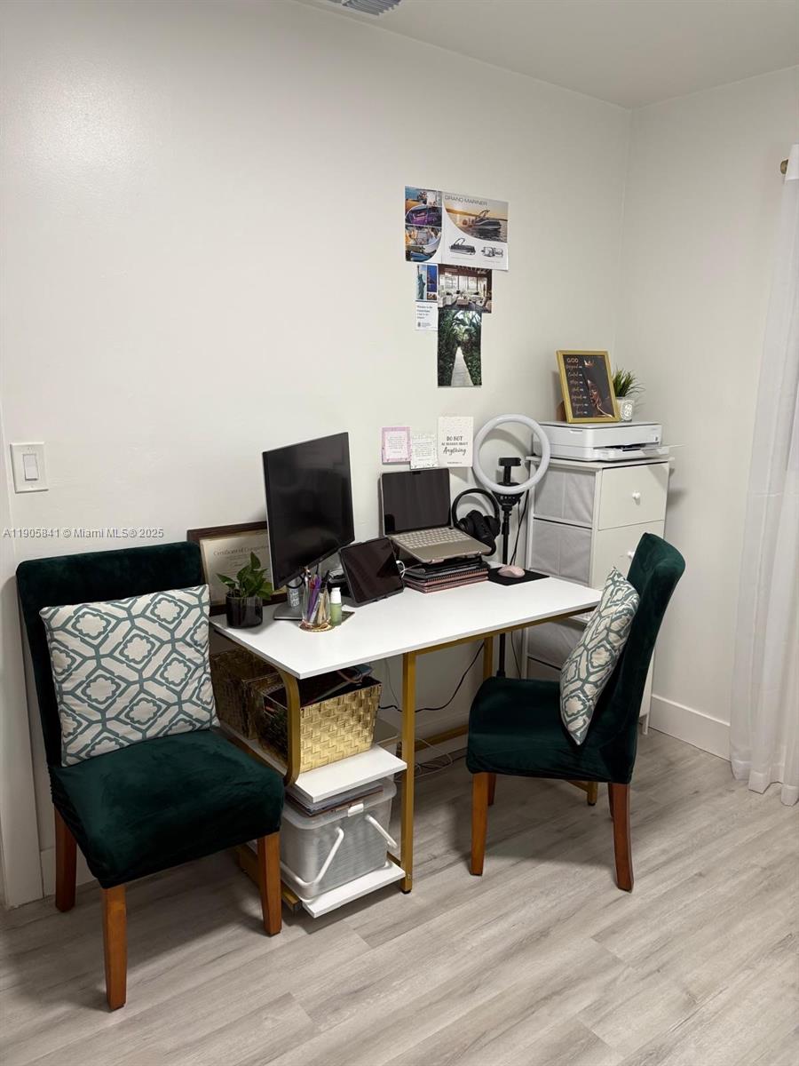   /  1382 sq. ft. $ 2025-10-31 0 Photo