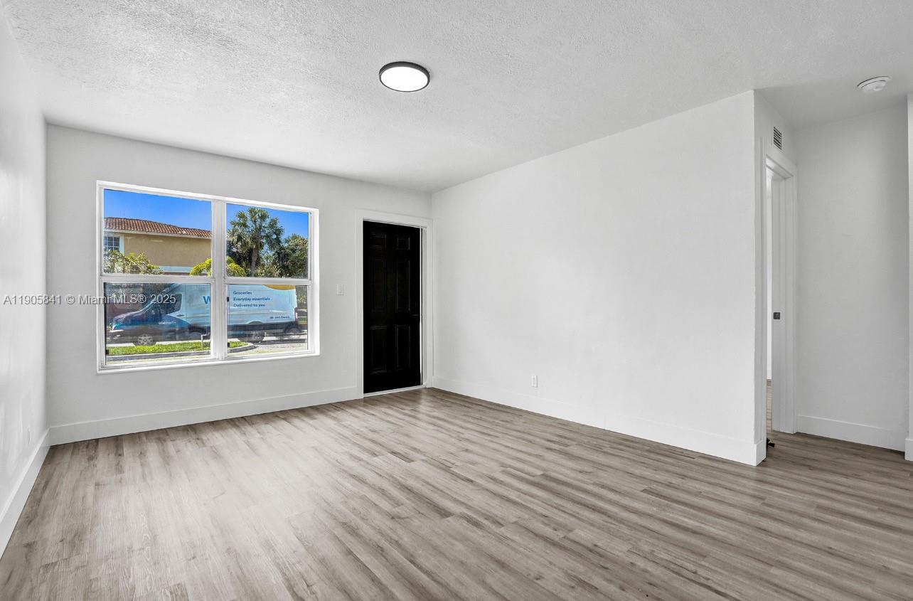   /  1382 sq. ft. $ 2025-10-31 0 Photo