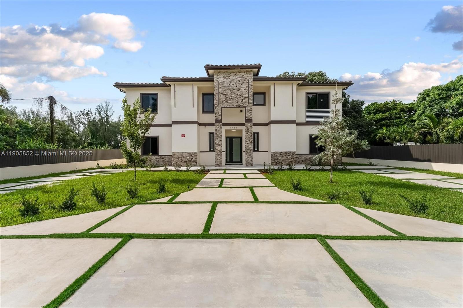 See details / 4337 sq. ft. $ 2025-10-31 0 Photo