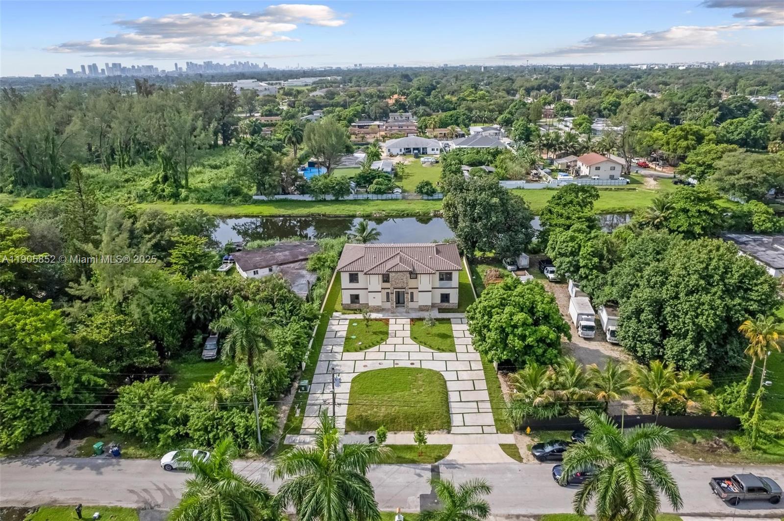 See details / 4337 sq. ft. $ 2025-10-31 0 Photo