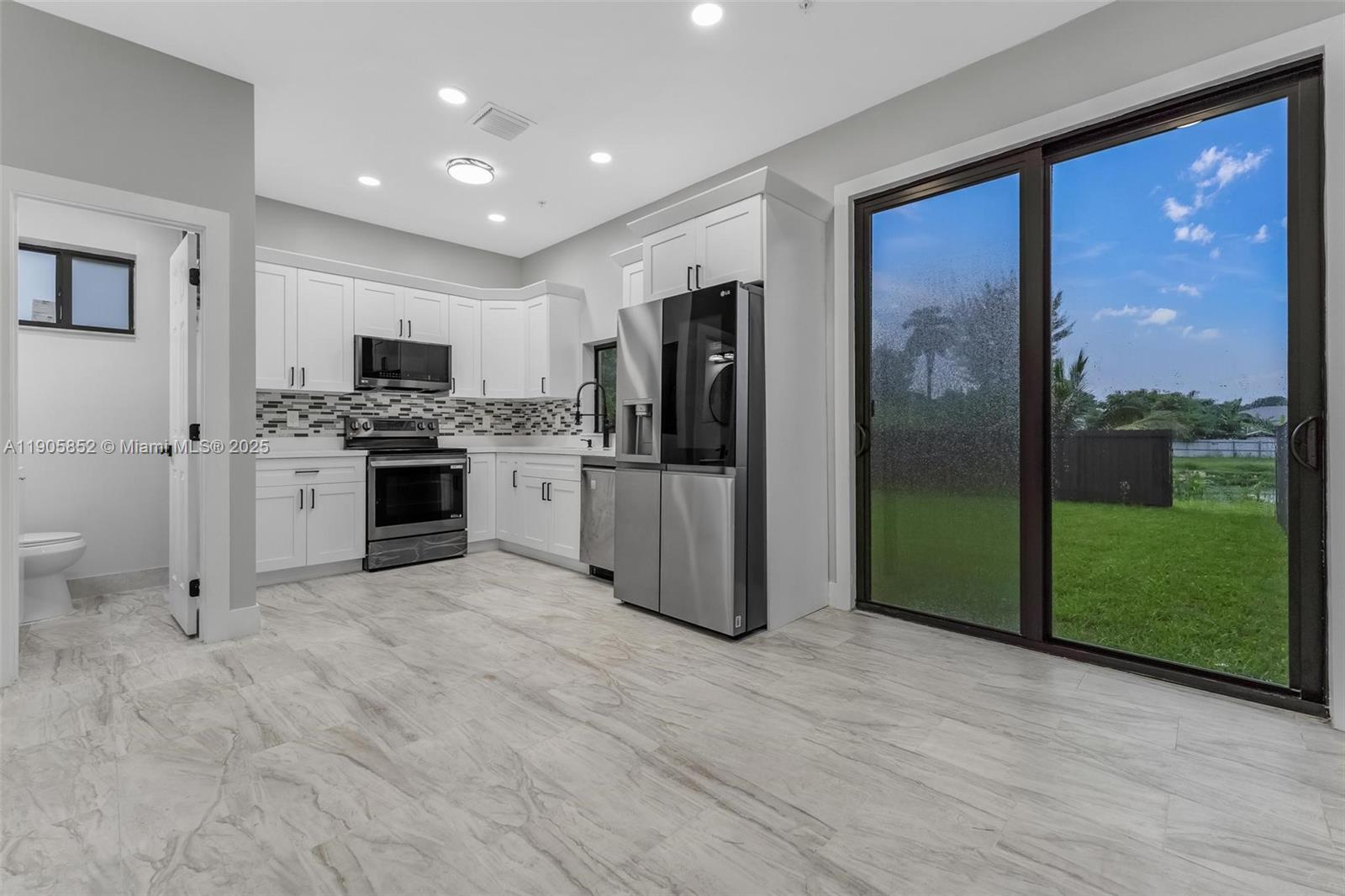 See details / 4337 sq. ft. $ 2025-10-31 0 Photo