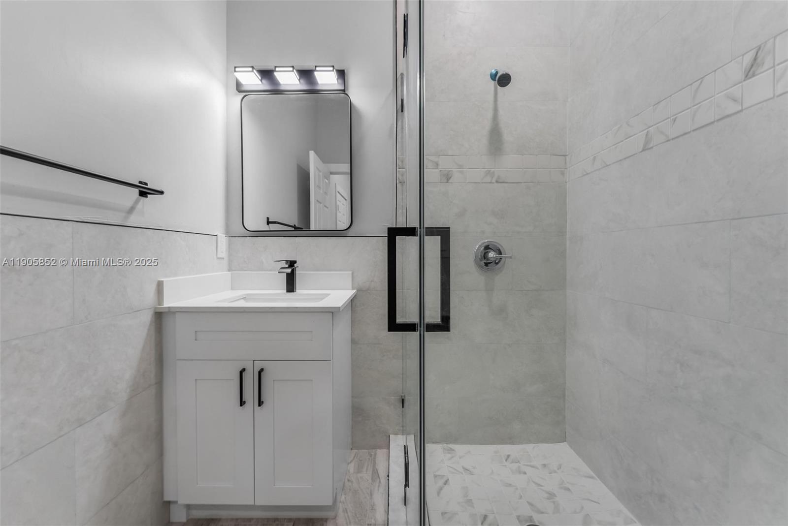 See details / 4337 sq. ft. $ 2025-10-31 0 Photo