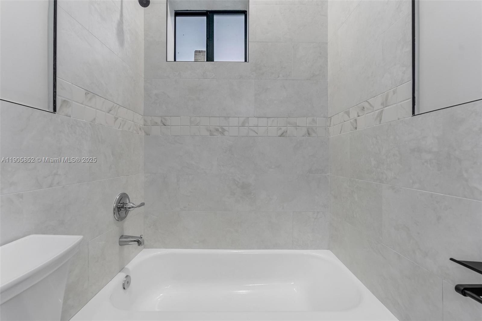 See details / 4337 sq. ft. $ 2025-10-31 0 Photo