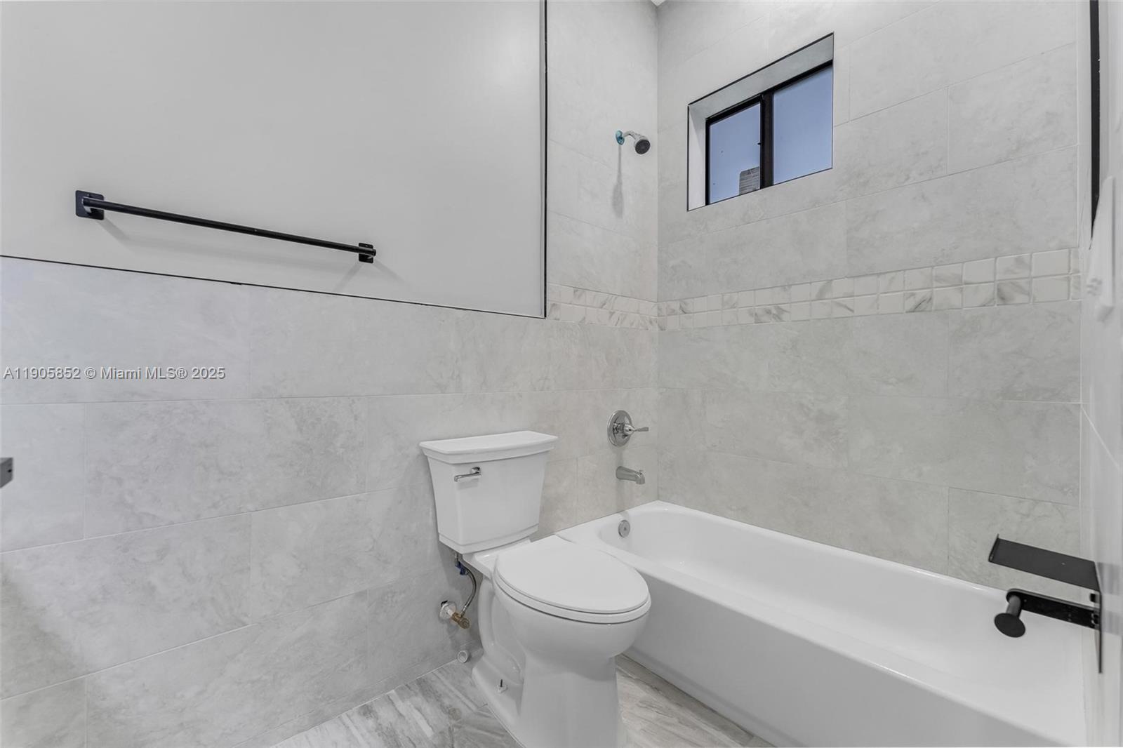 See details / 4337 sq. ft. $ 2025-10-31 0 Photo