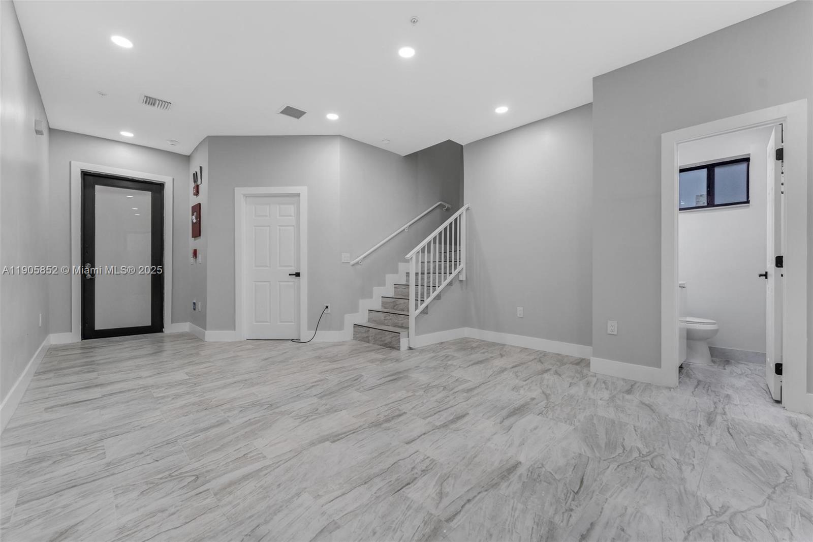 See details / 4337 sq. ft. $ 2025-10-31 0 Photo