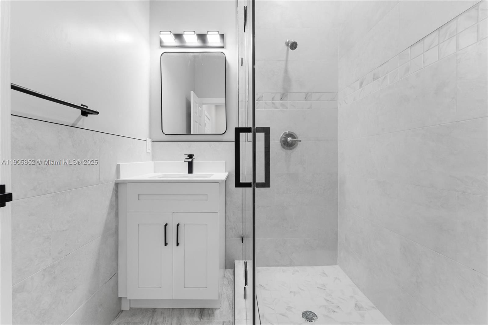 See details / 4337 sq. ft. $ 2025-10-31 0 Photo