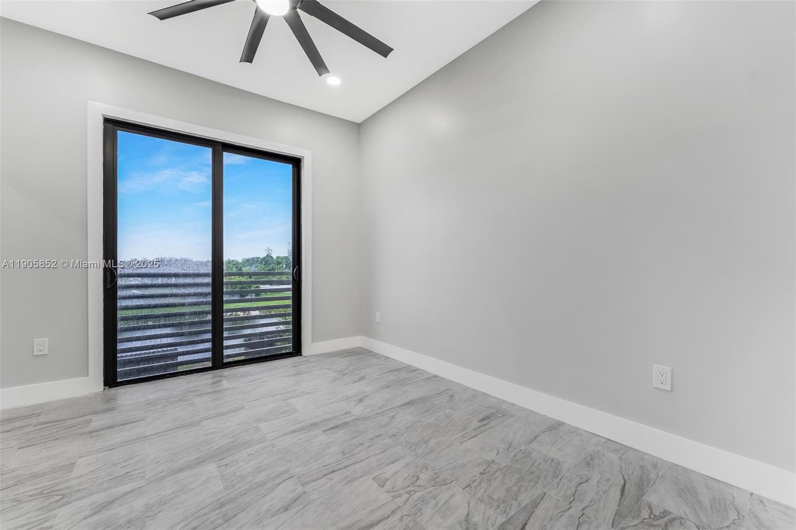 See details / 4337 sq. ft. $ 2025-10-31 0 Photo