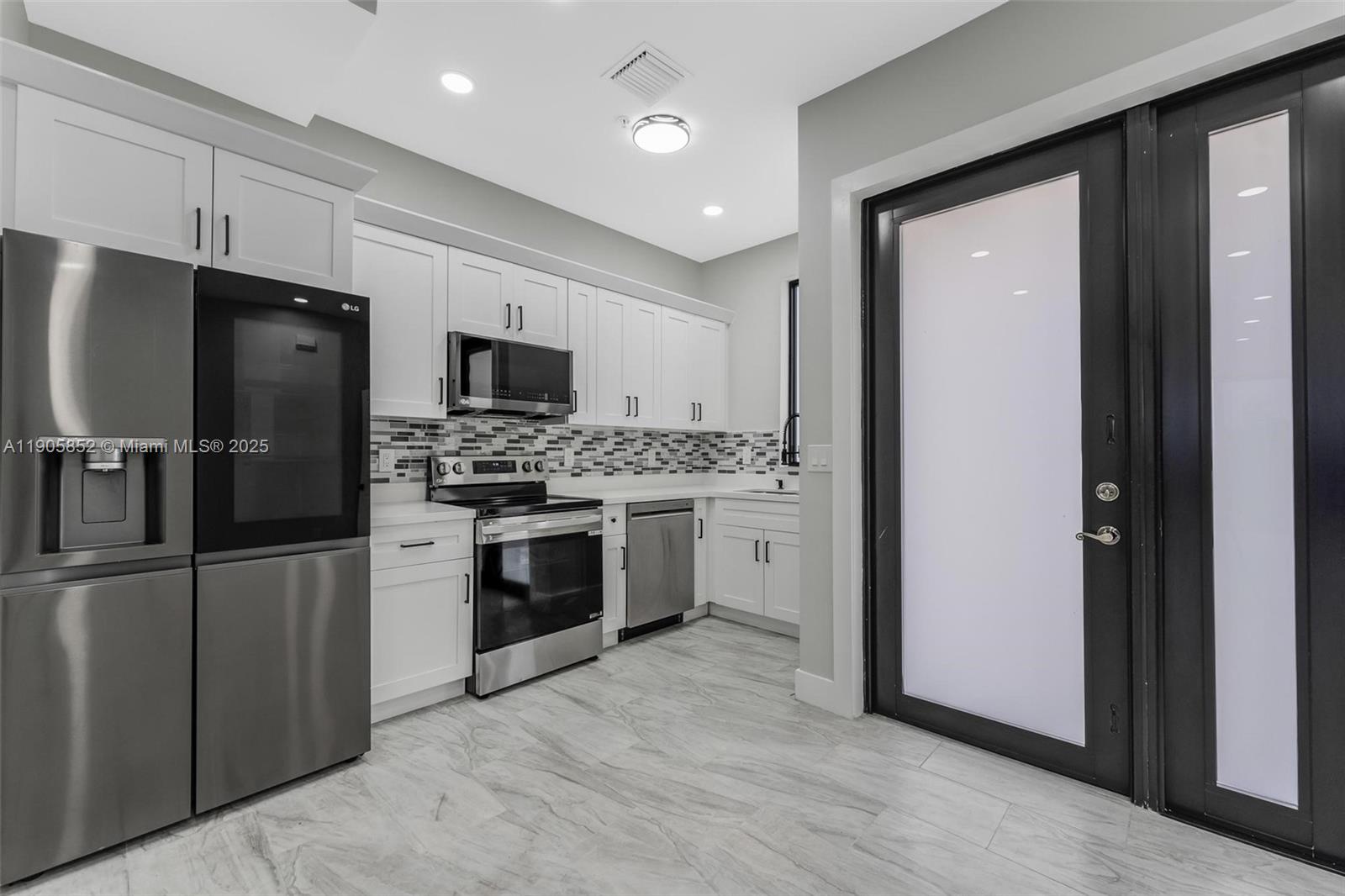 See details / 4337 sq. ft. $ 2025-10-31 0 Photo