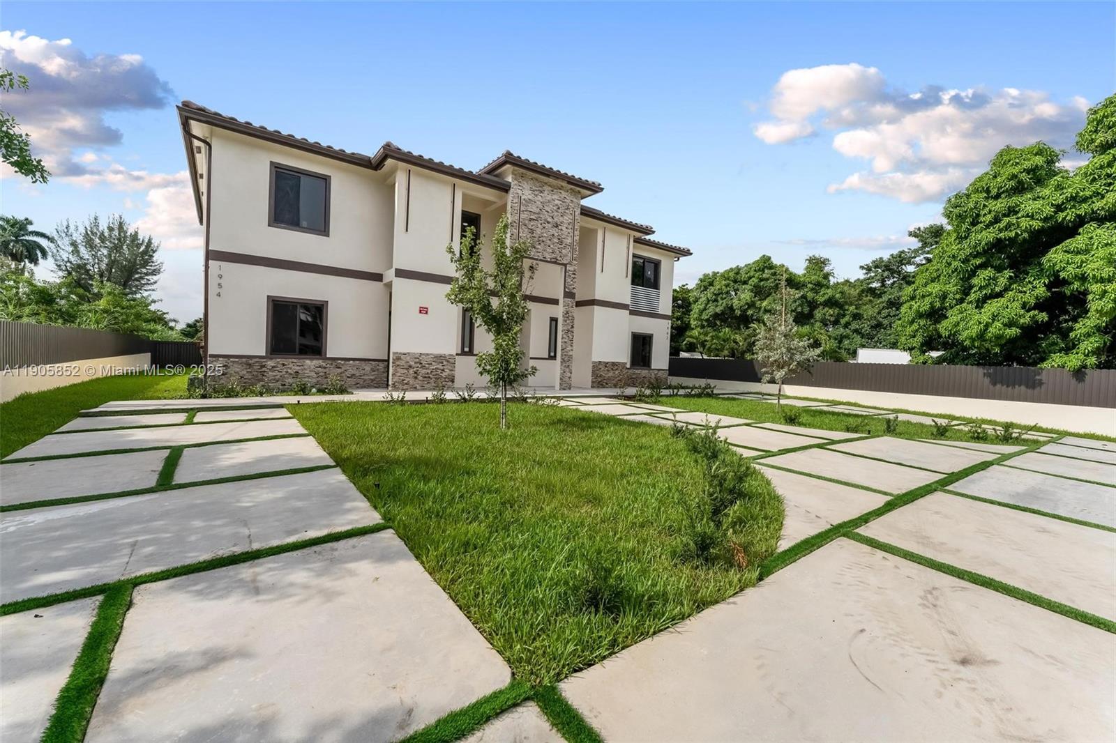 See details / 4337 sq. ft. $ 2025-10-31 0 Photo