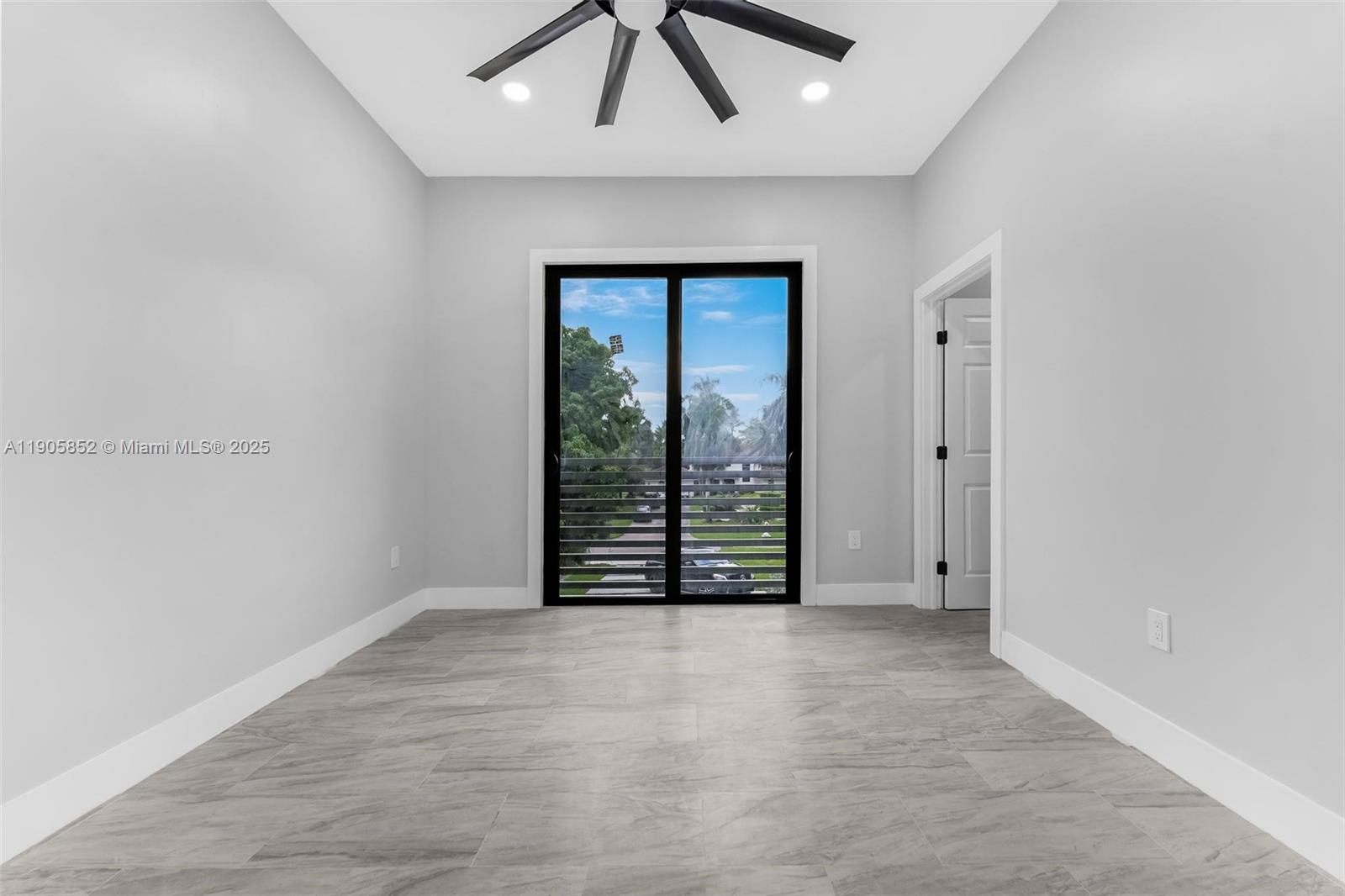 See details / 4337 sq. ft. $ 2025-10-31 0 Photo