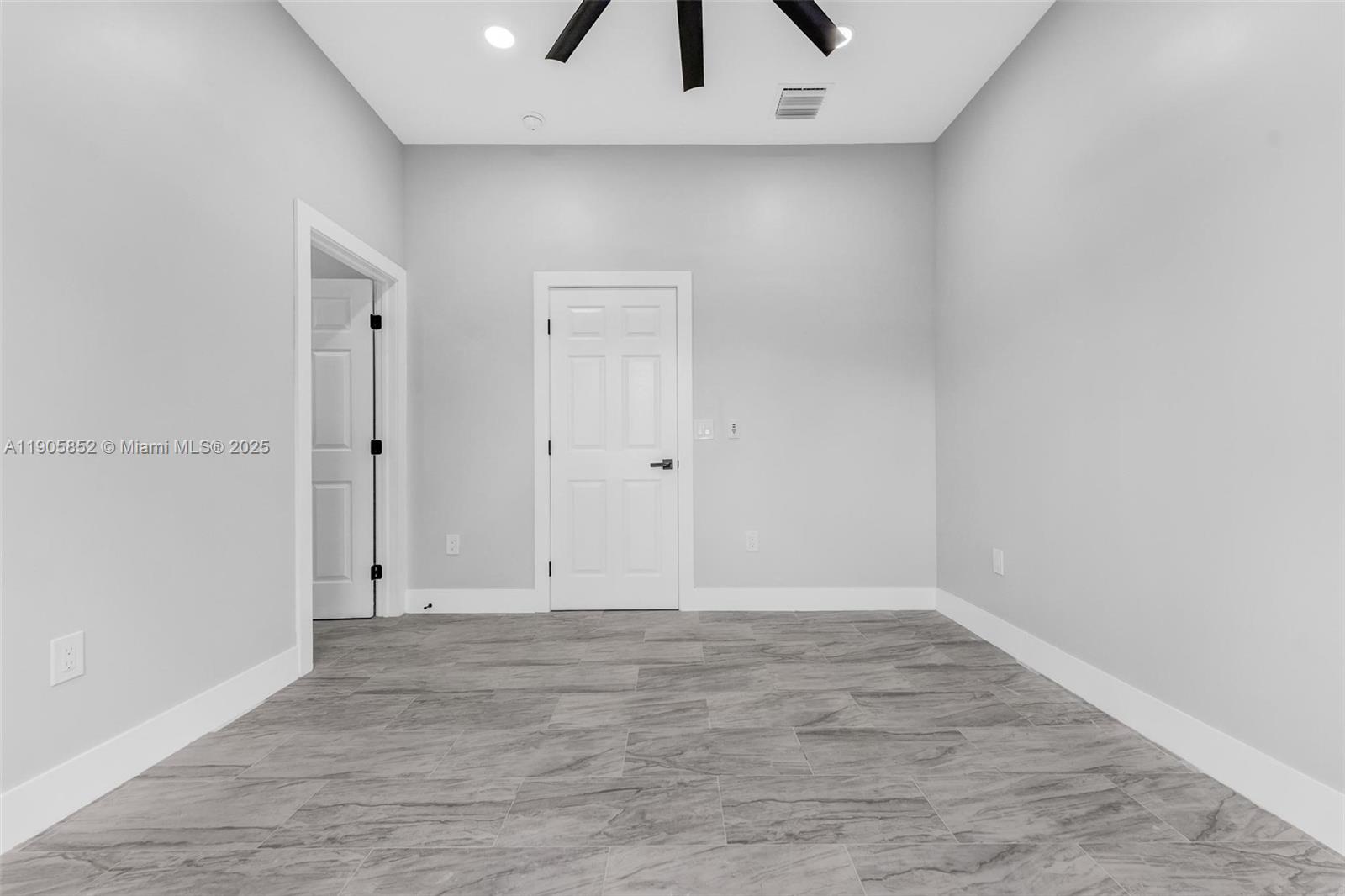 See details / 4337 sq. ft. $ 2025-10-31 0 Photo