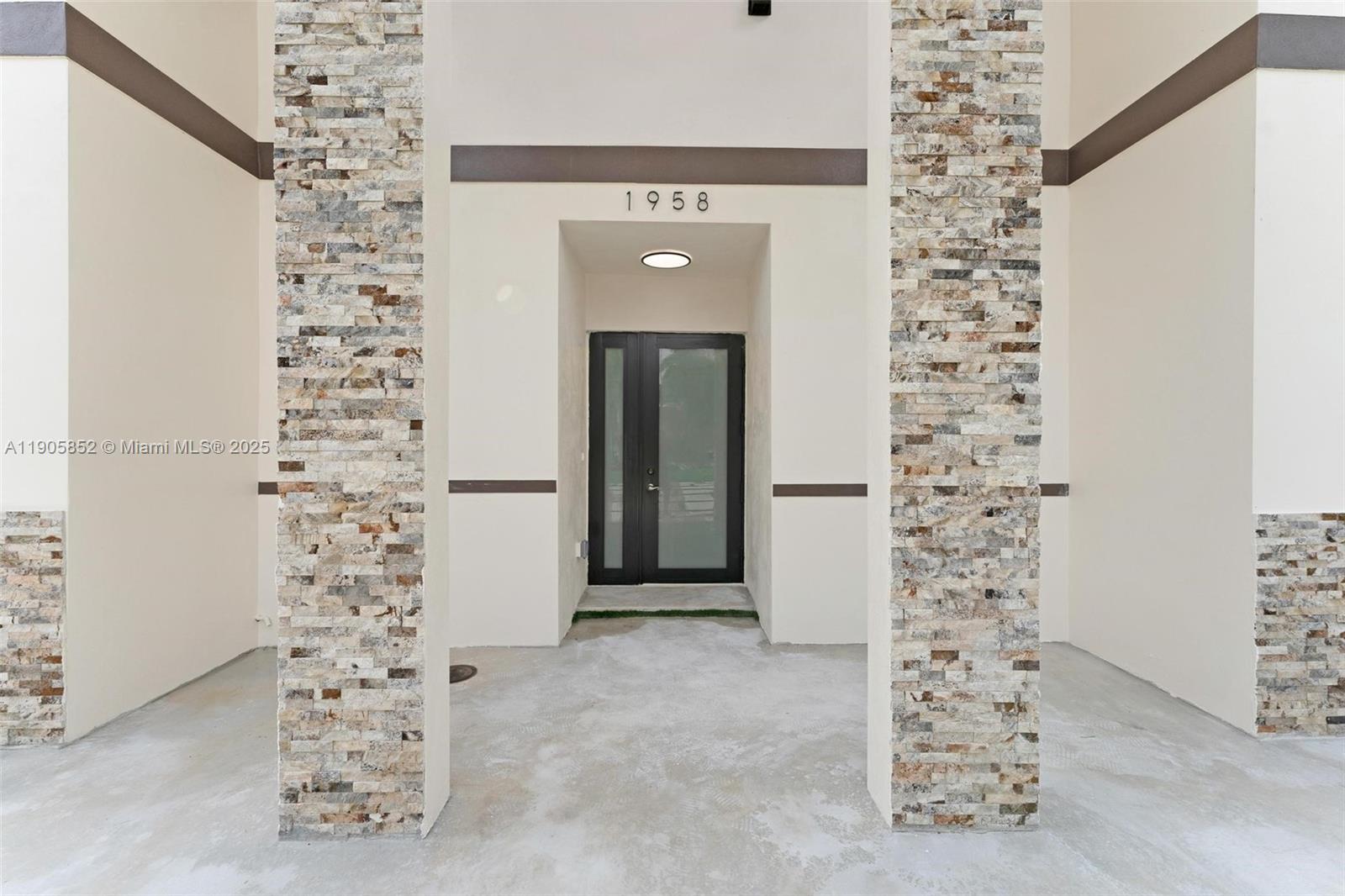 See details / 4337 sq. ft. $ 2025-10-31 0 Photo