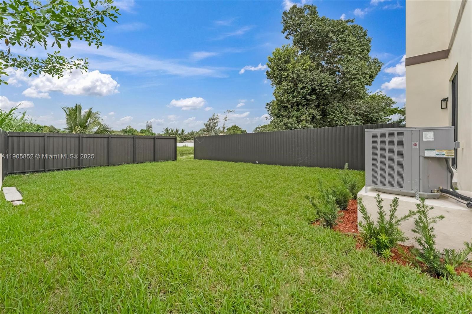 See details / 4337 sq. ft. $ 2025-10-31 0 Photo