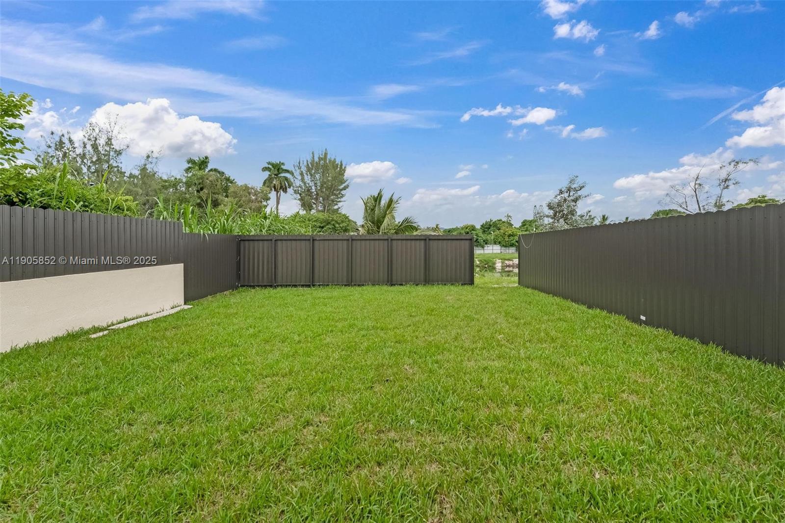 See details / 4337 sq. ft. $ 2025-10-31 0 Photo