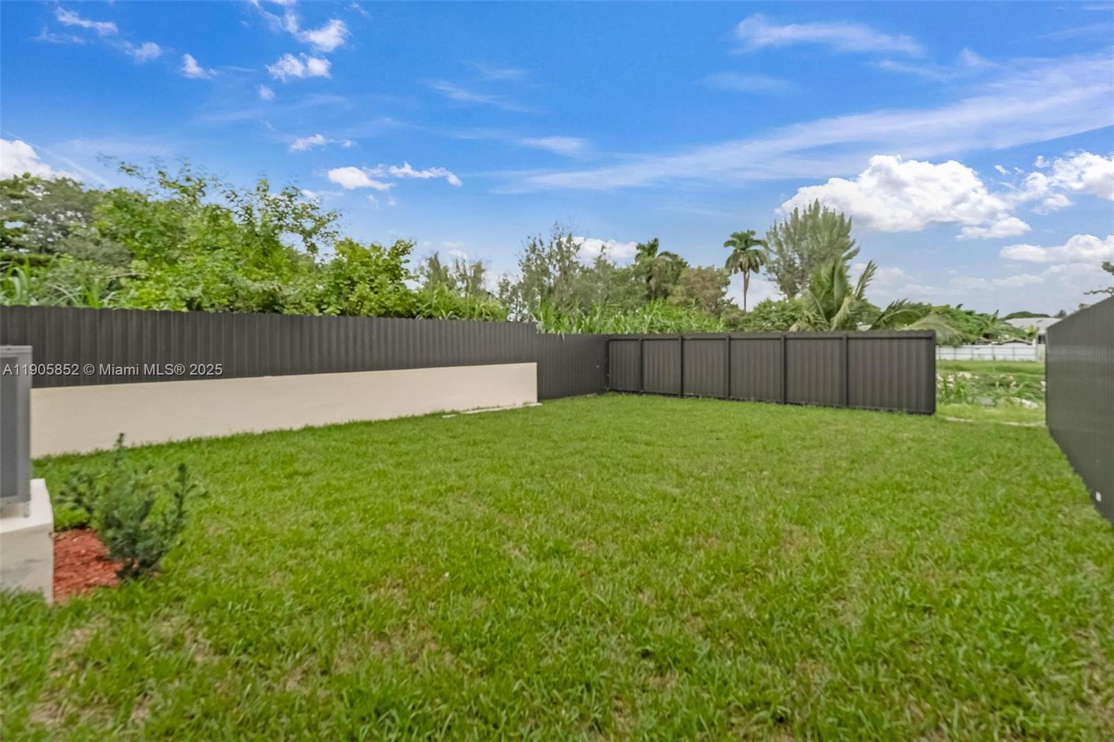 See details / 4337 sq. ft. $ 2025-10-31 0 Photo