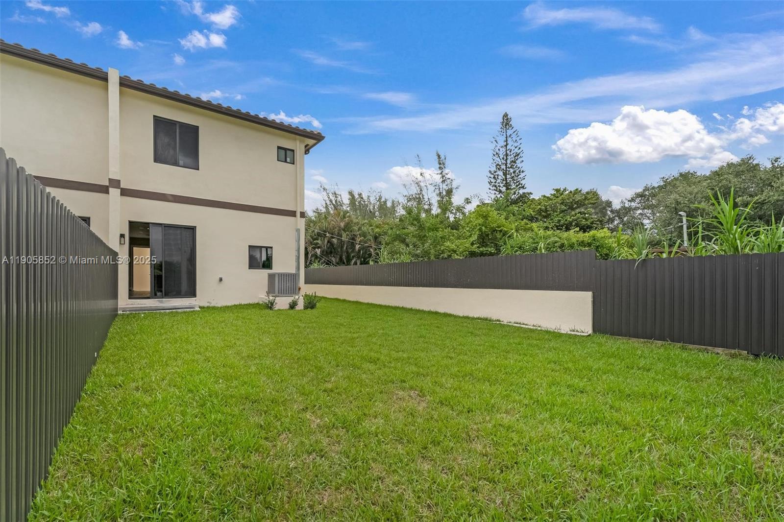 See details / 4337 sq. ft. $ 2025-10-31 0 Photo