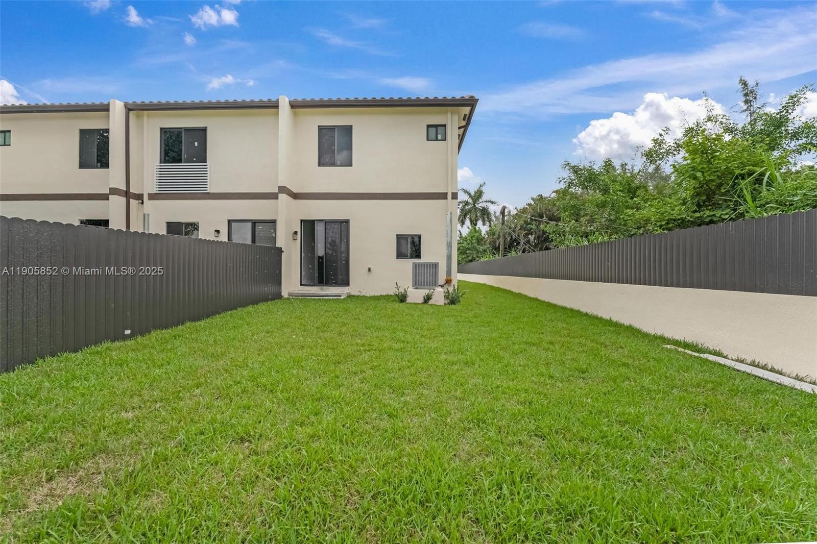 See details / 4337 sq. ft. $ 2025-10-31 0 Photo