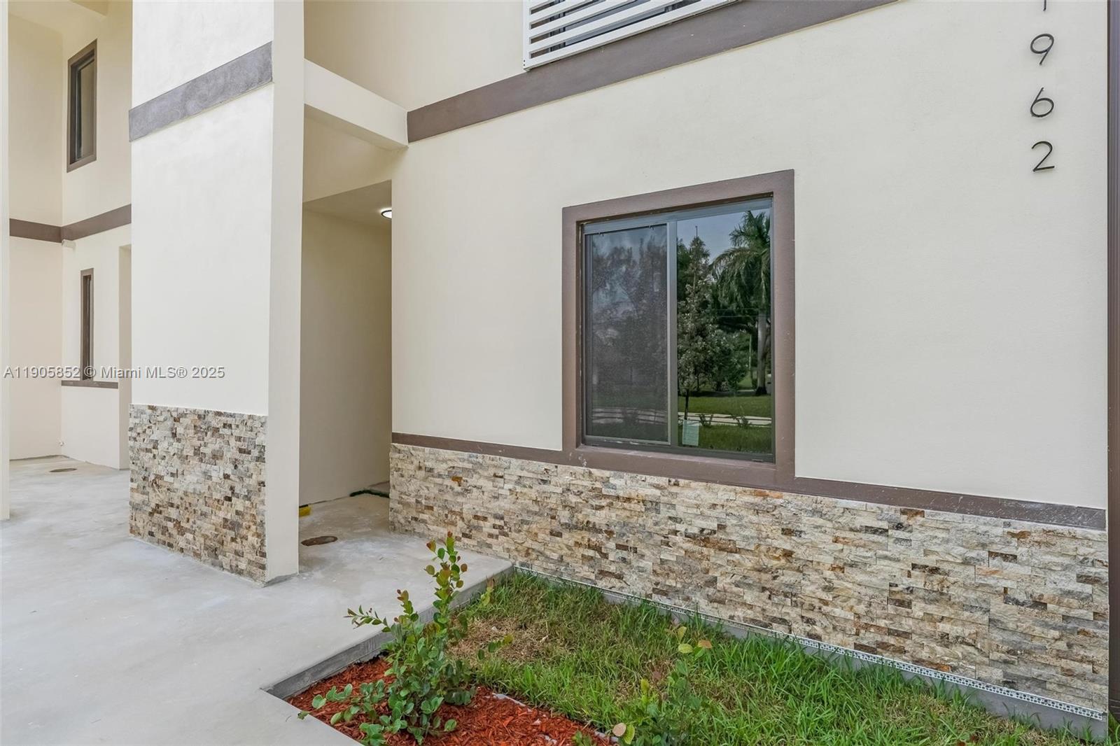 See details / 4337 sq. ft. $ 2025-10-31 0 Photo