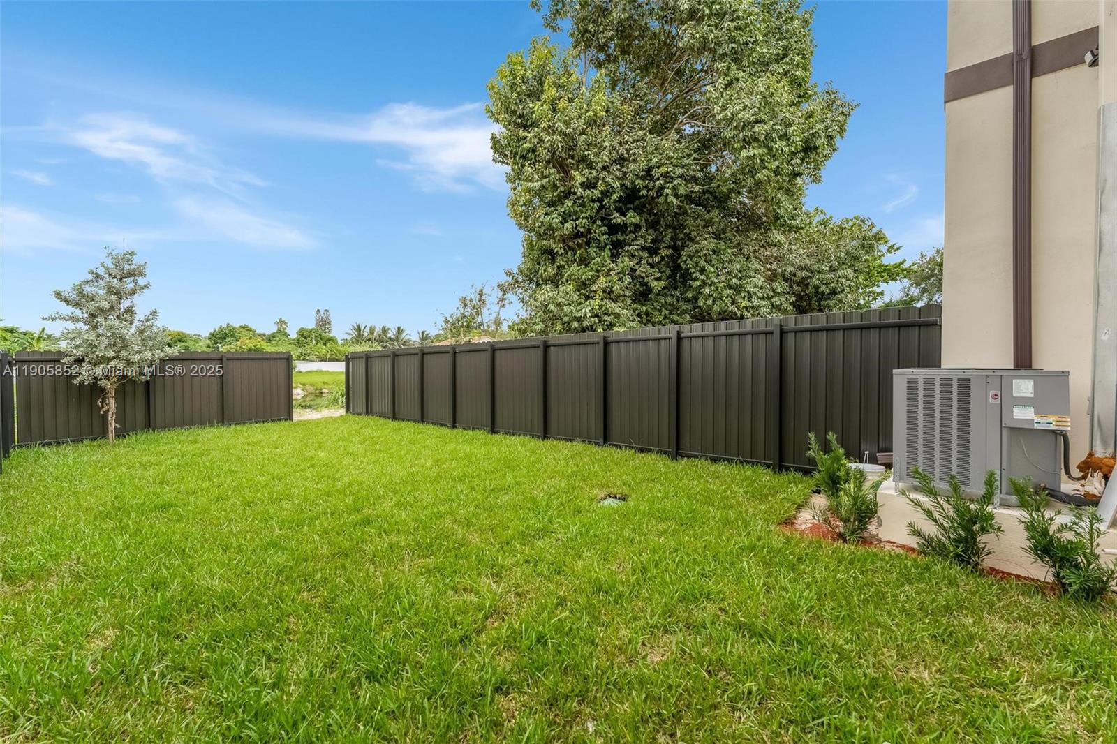 See details / 4337 sq. ft. $ 2025-10-31 0 Photo