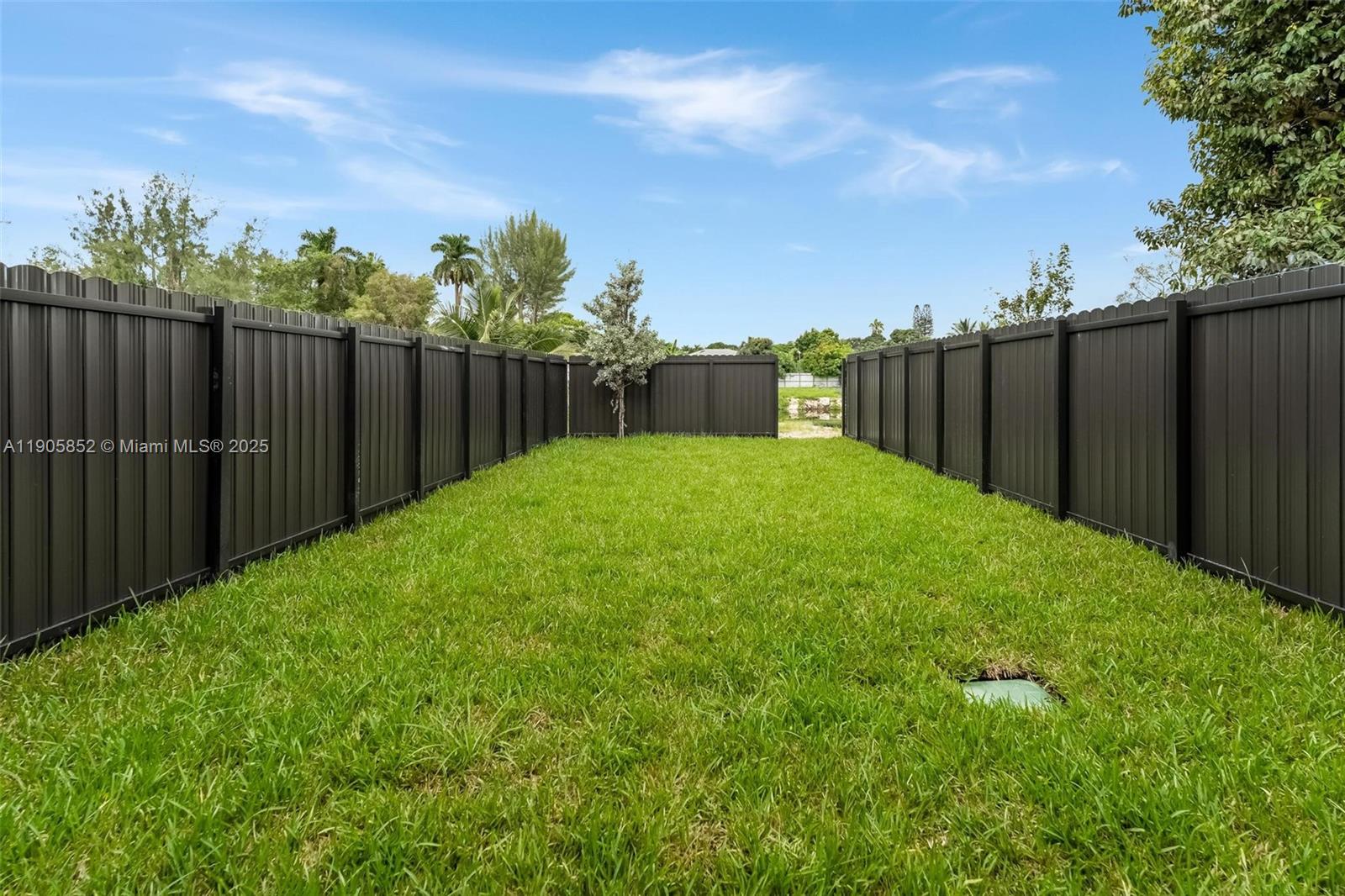 See details / 4337 sq. ft. $ 2025-10-31 0 Photo