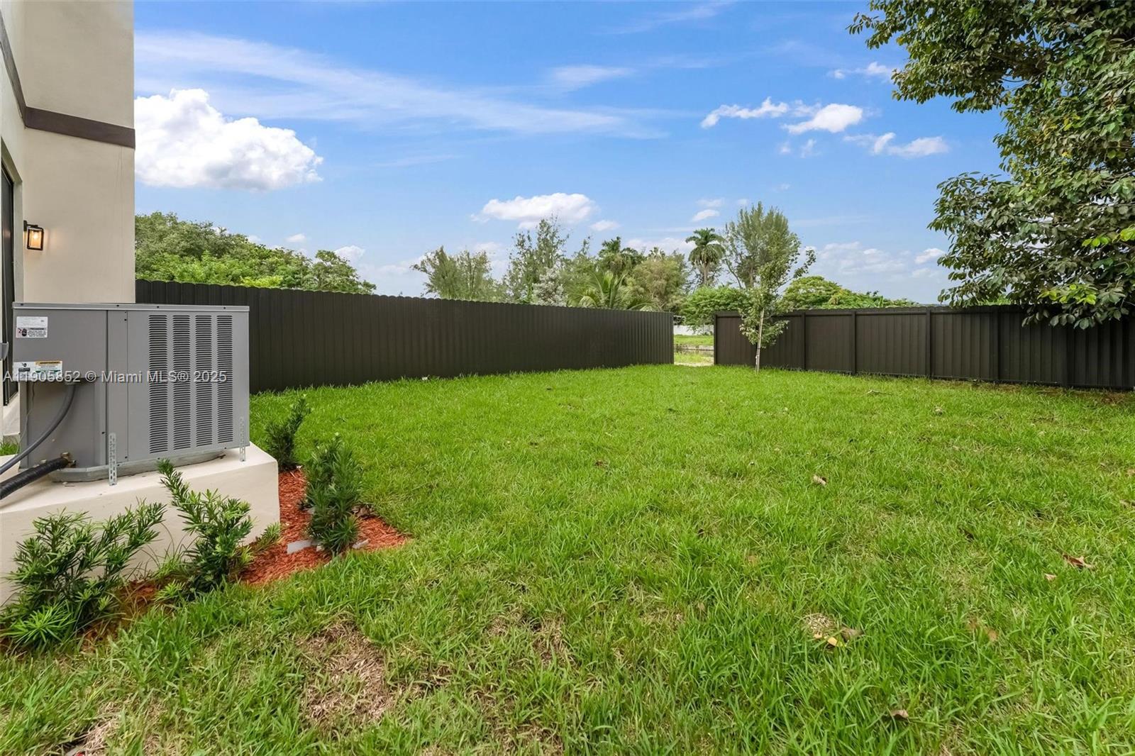 See details / 4337 sq. ft. $ 2025-10-31 0 Photo