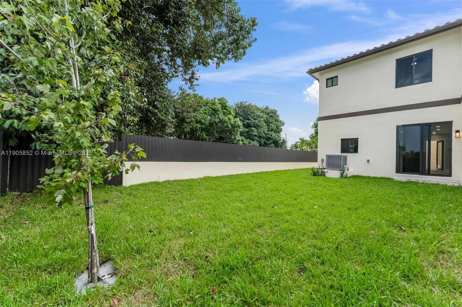 See details / 4337 sq. ft. $ 2025-10-31 0 Photo