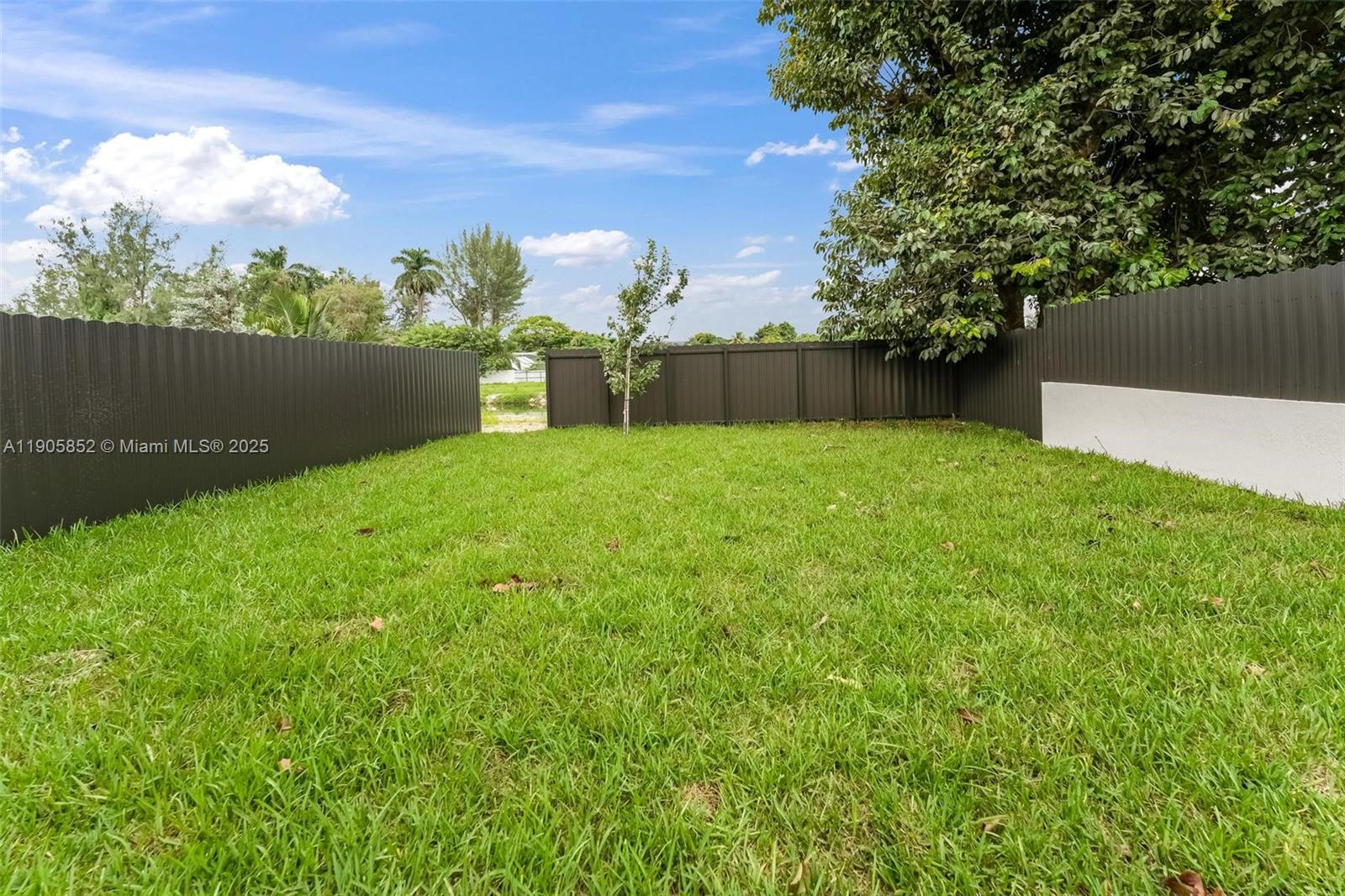 See details / 4337 sq. ft. $ 2025-10-31 0 Photo