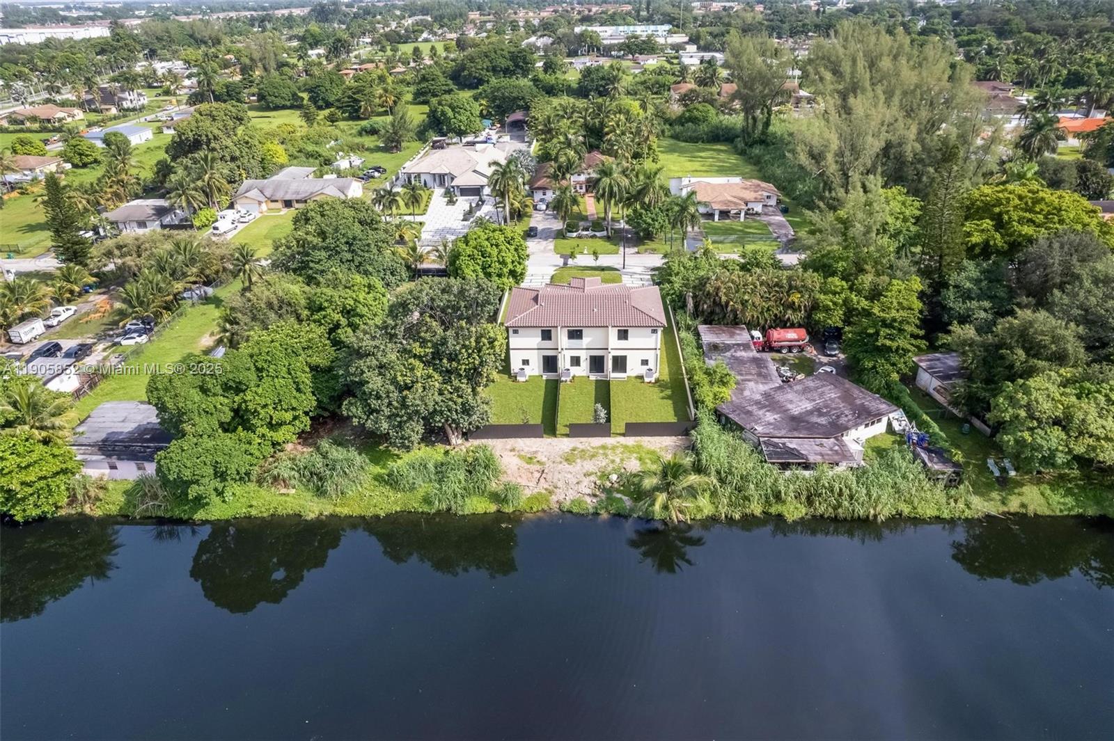 See details / 4337 sq. ft. $ 2025-10-31 0 Photo