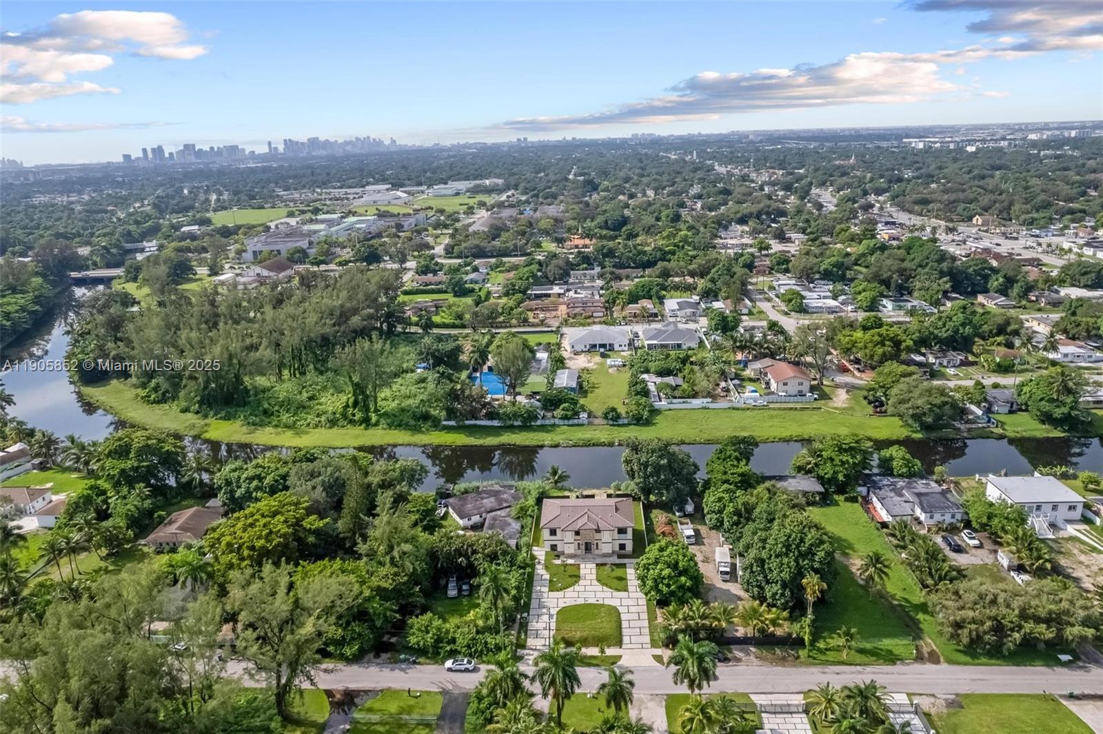 See details / 4337 sq. ft. $ 2025-10-31 0 Photo