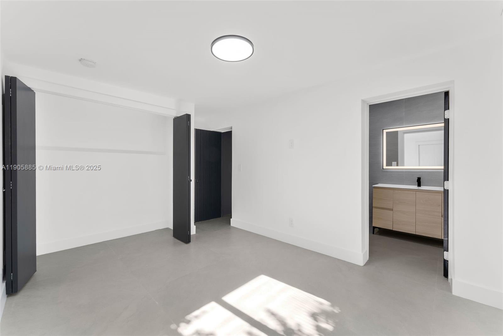   /  1600 sq. ft. $ 2025-10-31 0 foto