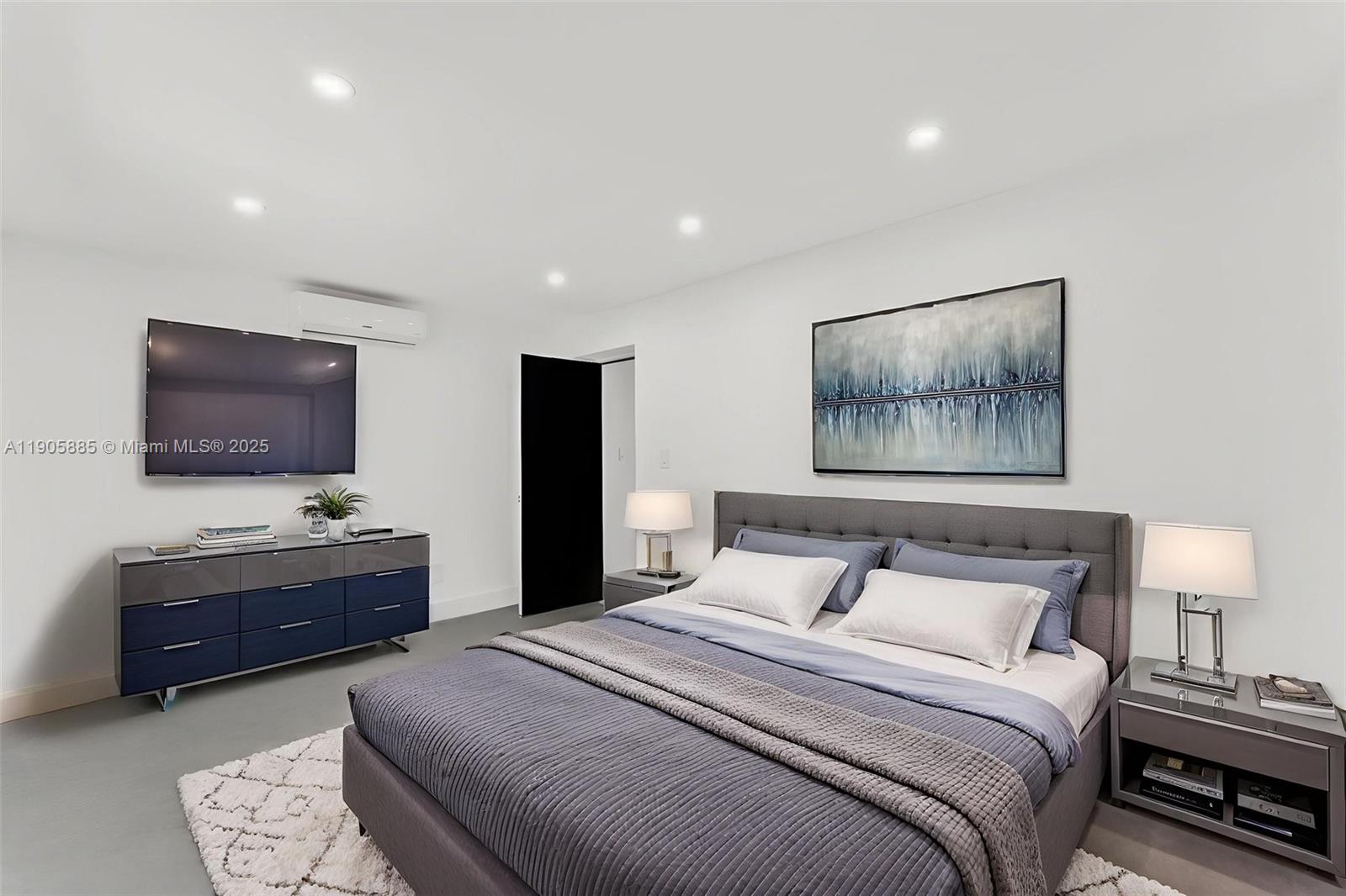   /  1600 sq. ft. $ 2025-10-31 0 foto