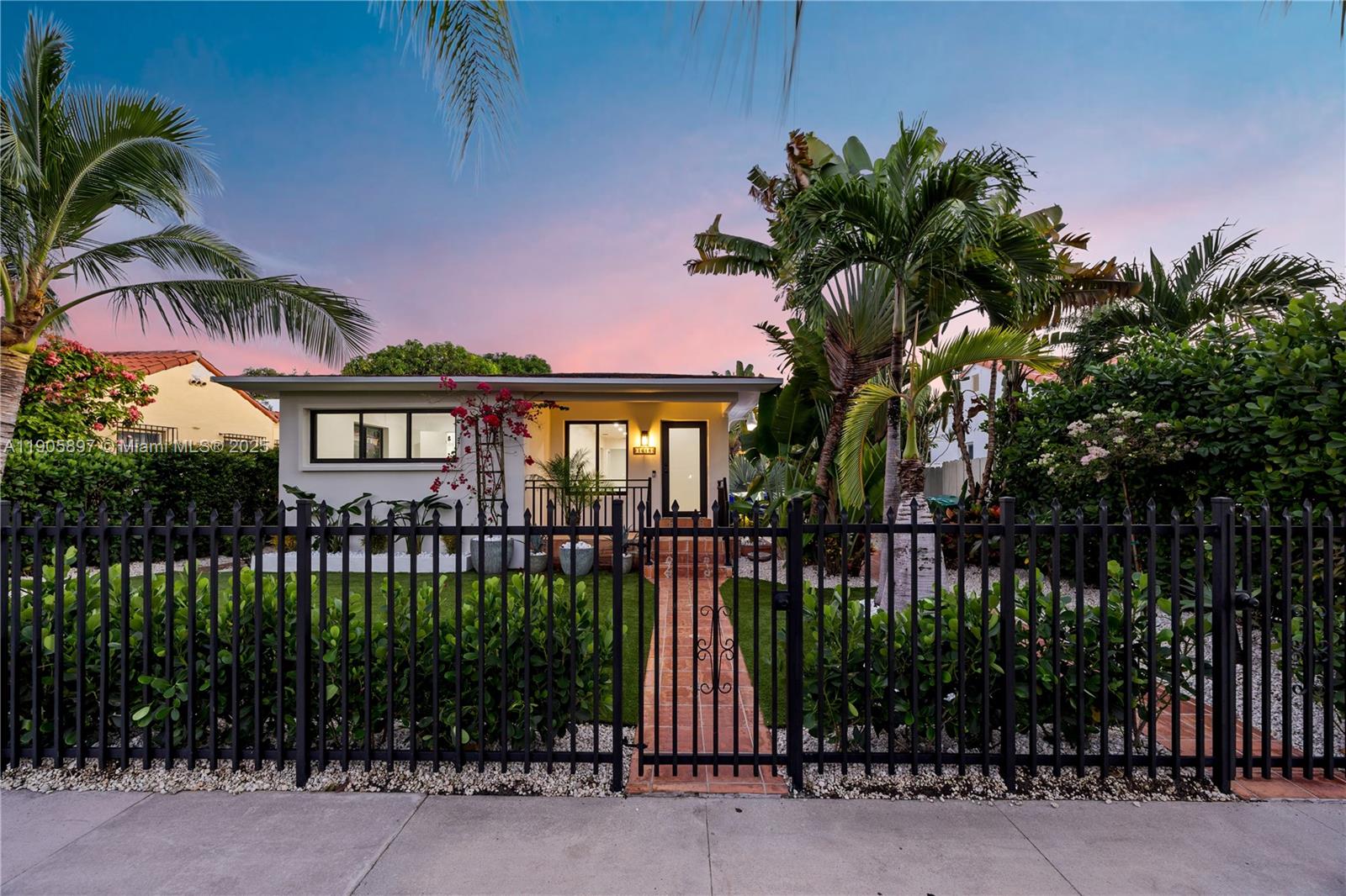   /  2088 sq. ft. $ 2025-10-31 0 foto