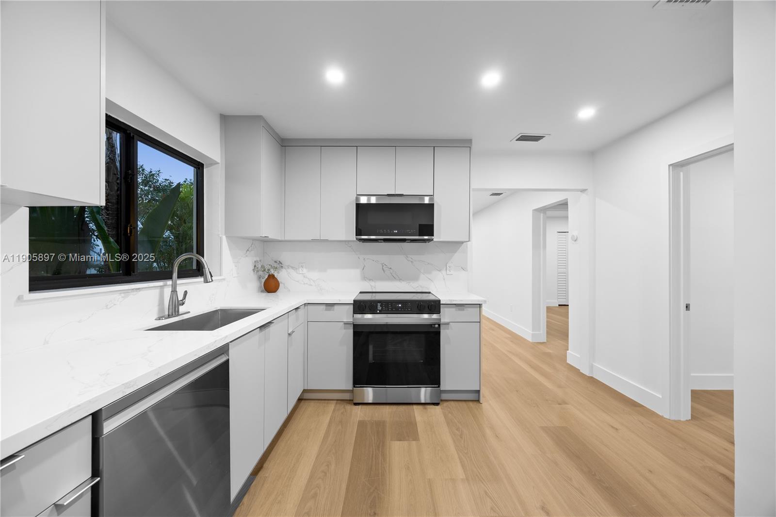   /  2088 sq. ft. $ 2025-10-31 0 foto