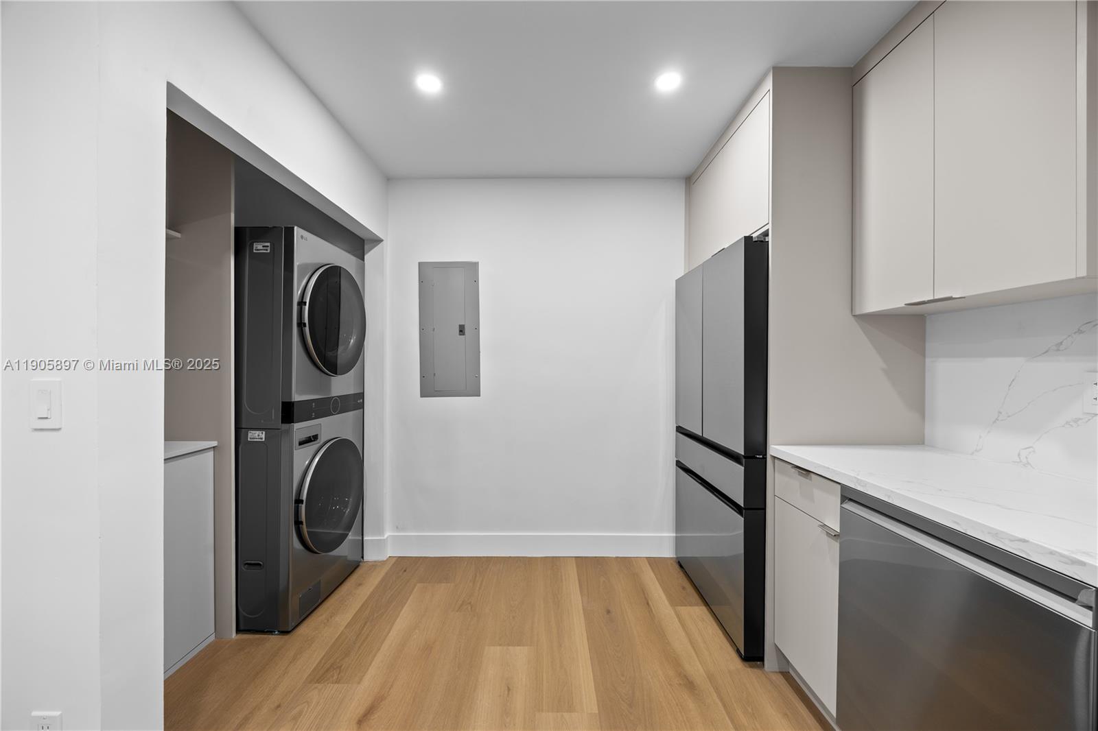   /  2088 sq. ft. $ 2025-10-31 0 foto