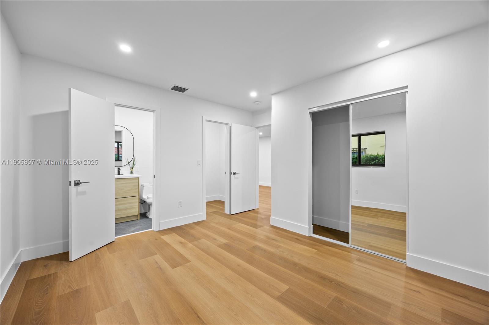   /  2088 sq. ft. $ 2025-10-31 0 foto